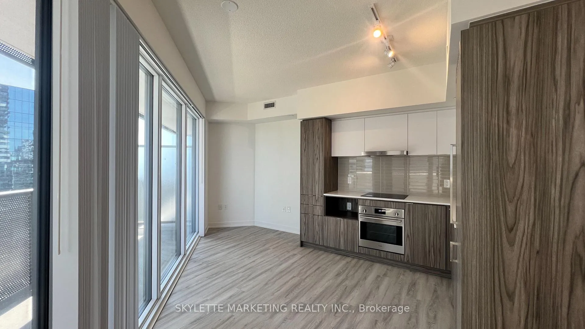 Photo 2 of Unit 3308, 55 Cooper Street, Toronto, Waterfront Communities — HOMEH