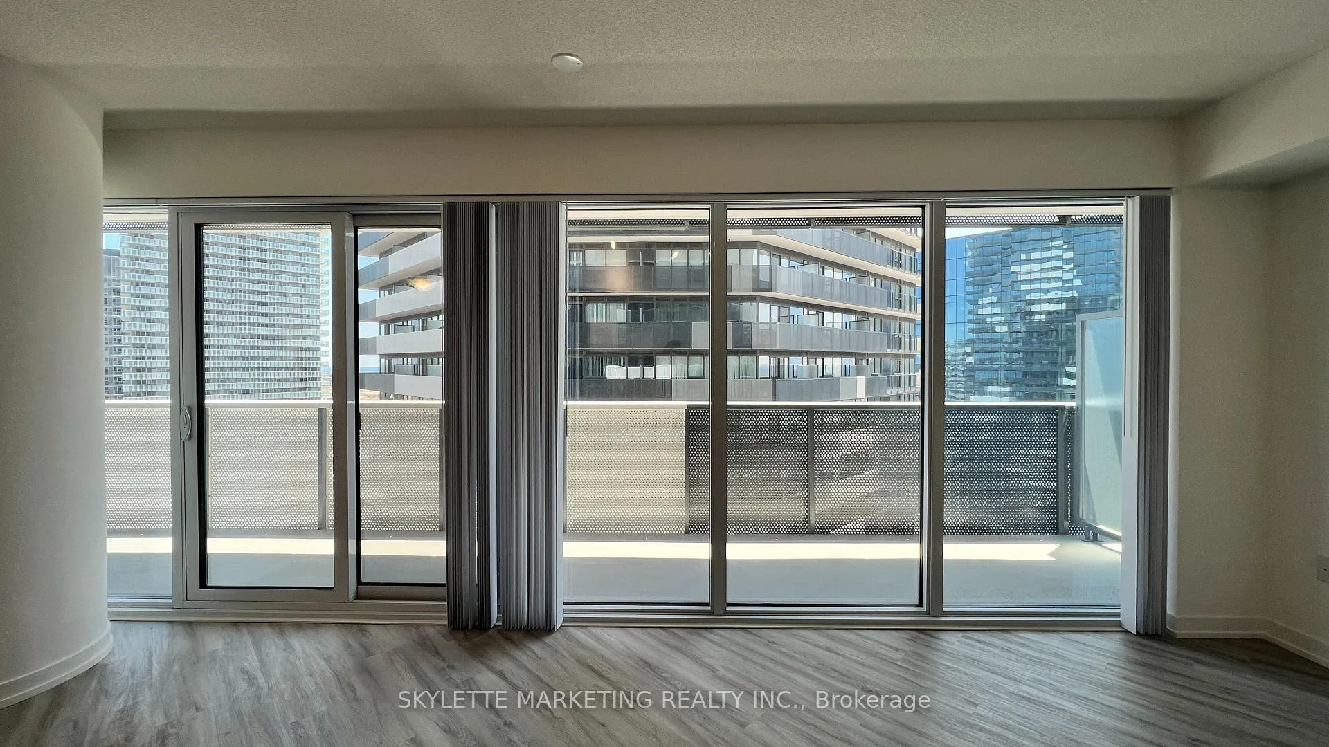 Photo 3 of Unit 3308, 55 Cooper Street, Toronto, Waterfront Communities — HOMEH