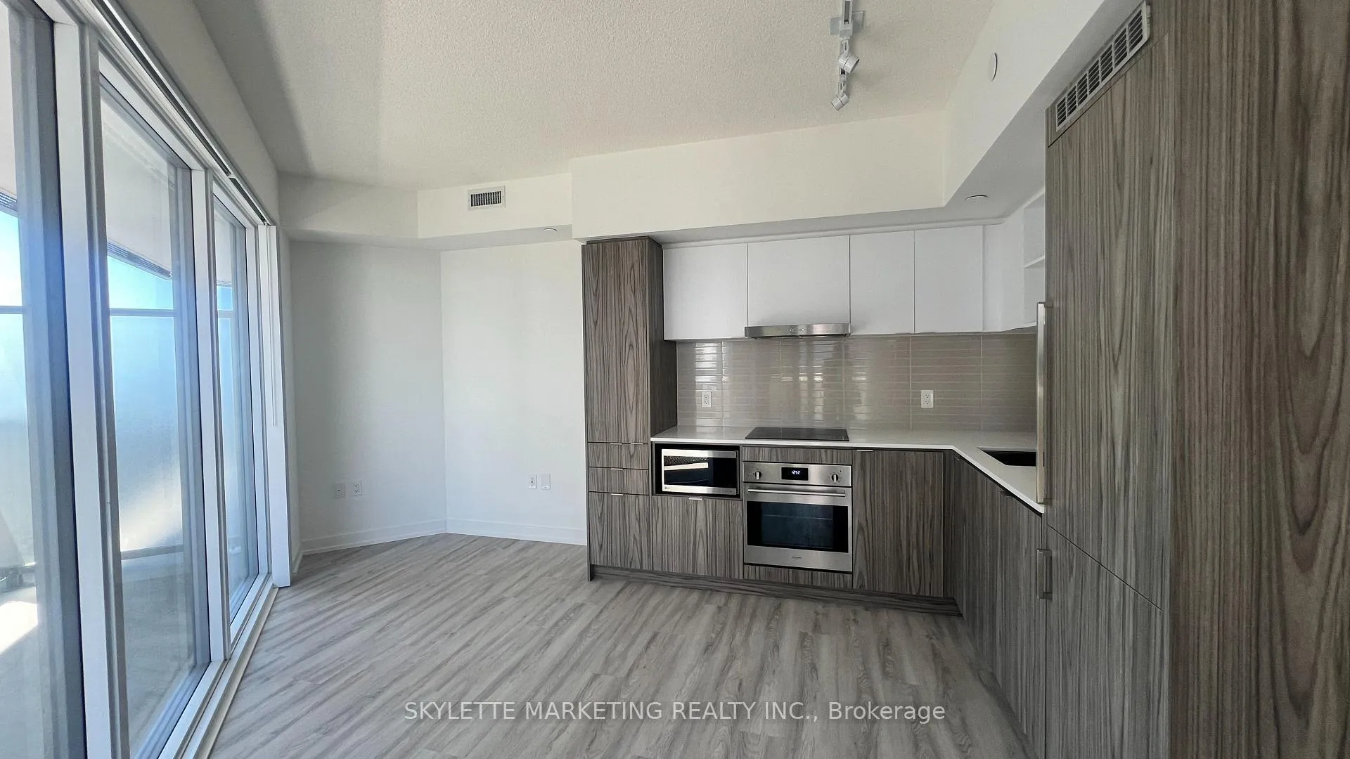 Photo 4 of Unit 3308, 55 Cooper Street, Toronto, Waterfront Communities — HOMEH