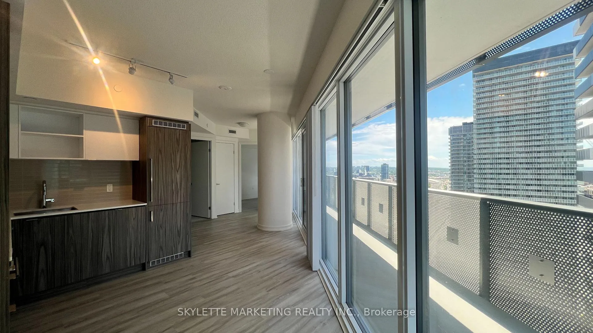 Photo 5 of Unit 3308, 55 Cooper Street, Toronto, Waterfront Communities — HOMEH