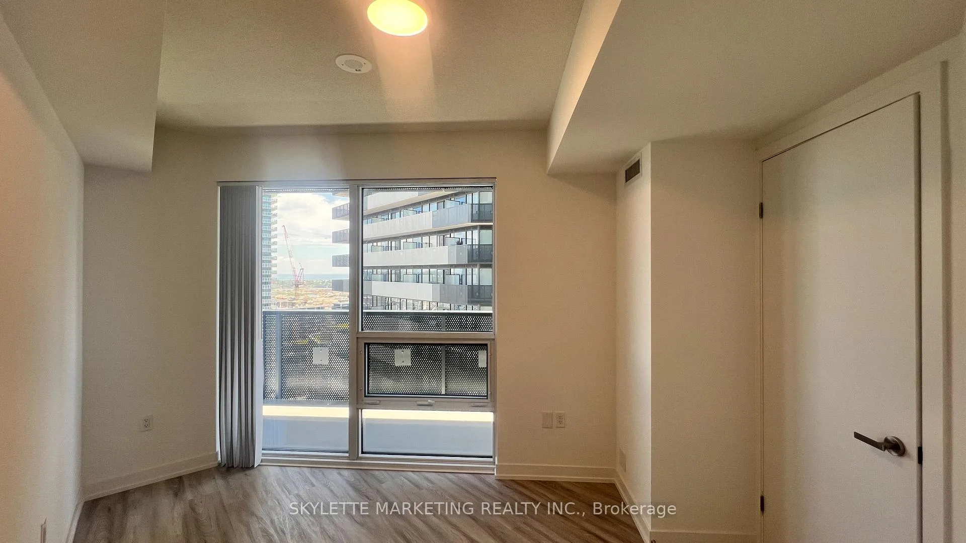 Photo 6 of Unit 3308, 55 Cooper Street, Toronto, Waterfront Communities — HOMEH
