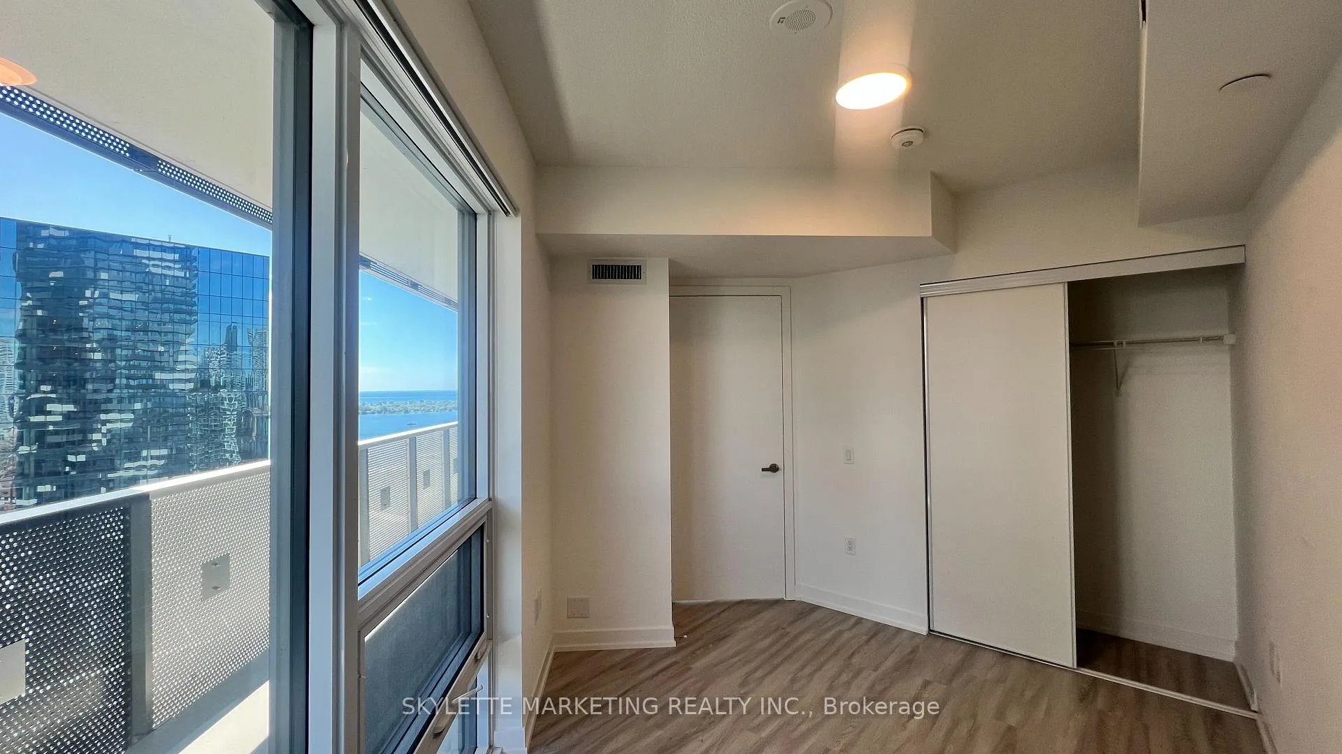 Photo 7 of Unit 3308, 55 Cooper Street, Toronto, Waterfront Communities — HOMEH
