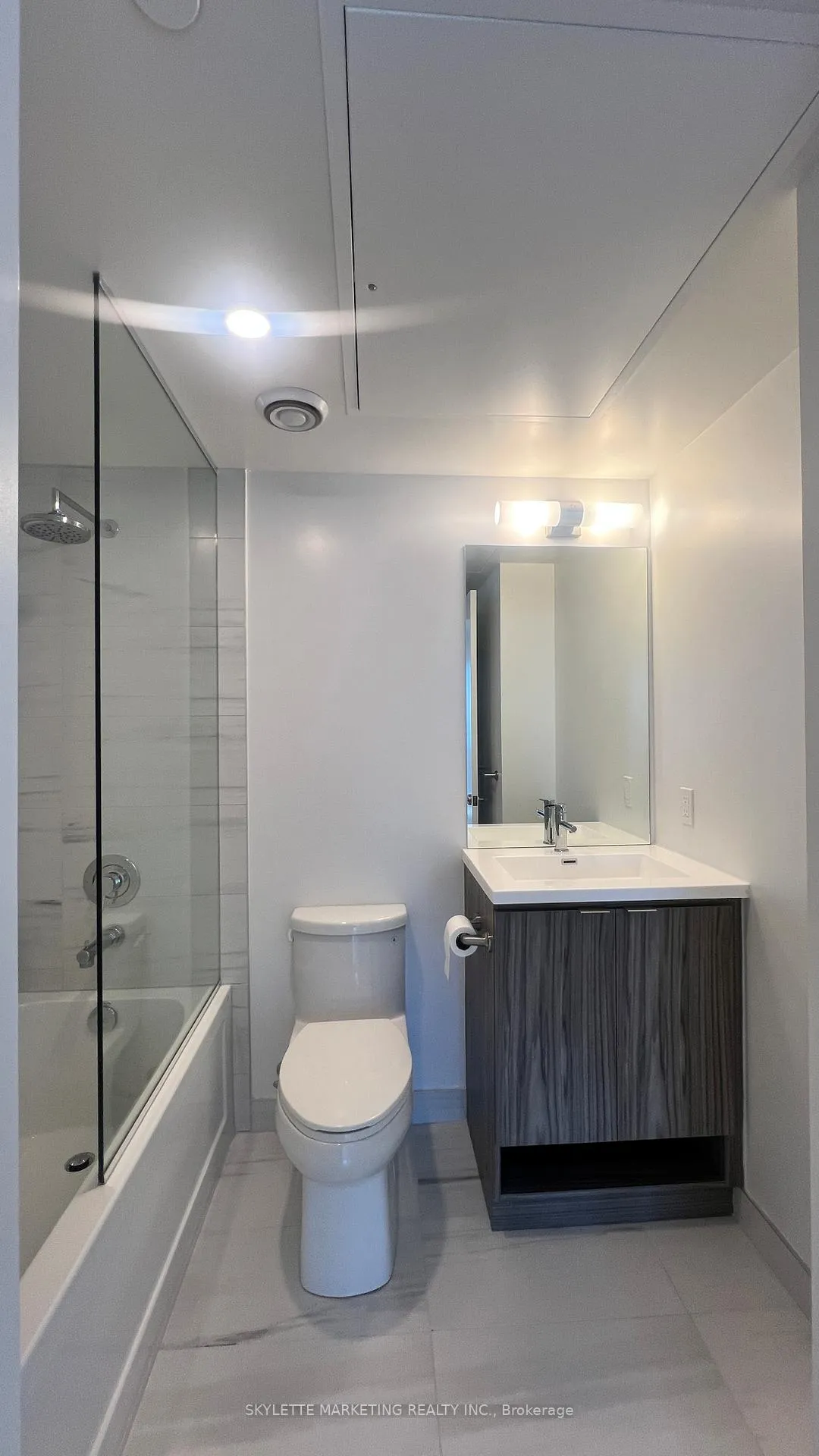 Photo 8 of Unit 3308, 55 Cooper Street, Toronto, Waterfront Communities — HOMEH