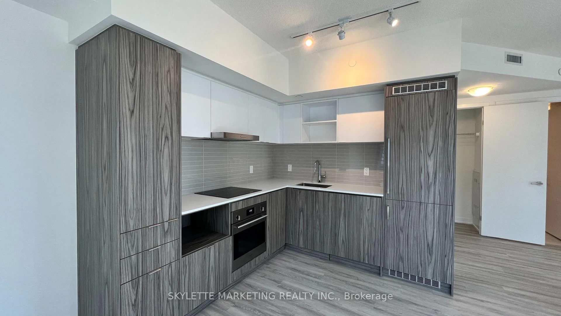 Photo 9 of Unit 3308, 55 Cooper Street, Toronto, Waterfront Communities — HOMEH