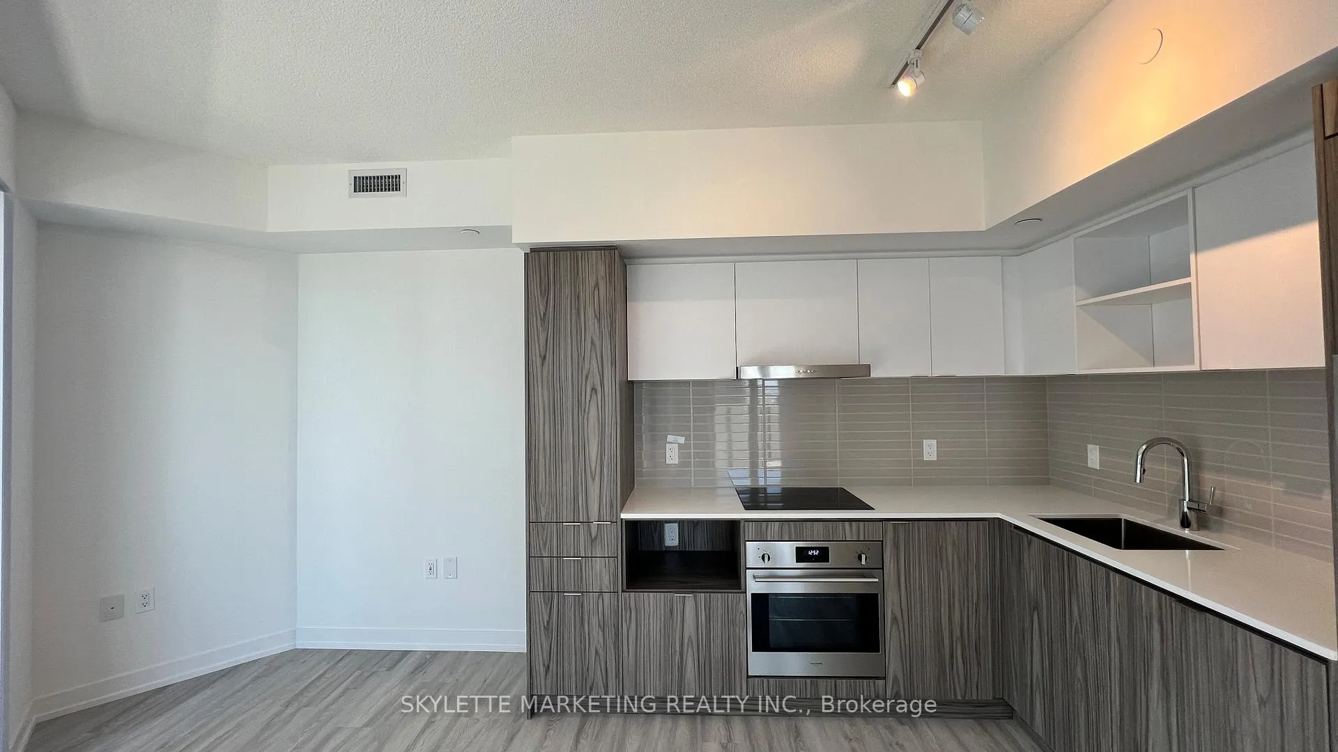 Photo 10 of Unit 3308, 55 Cooper Street, Toronto, Waterfront Communities — HOMEH