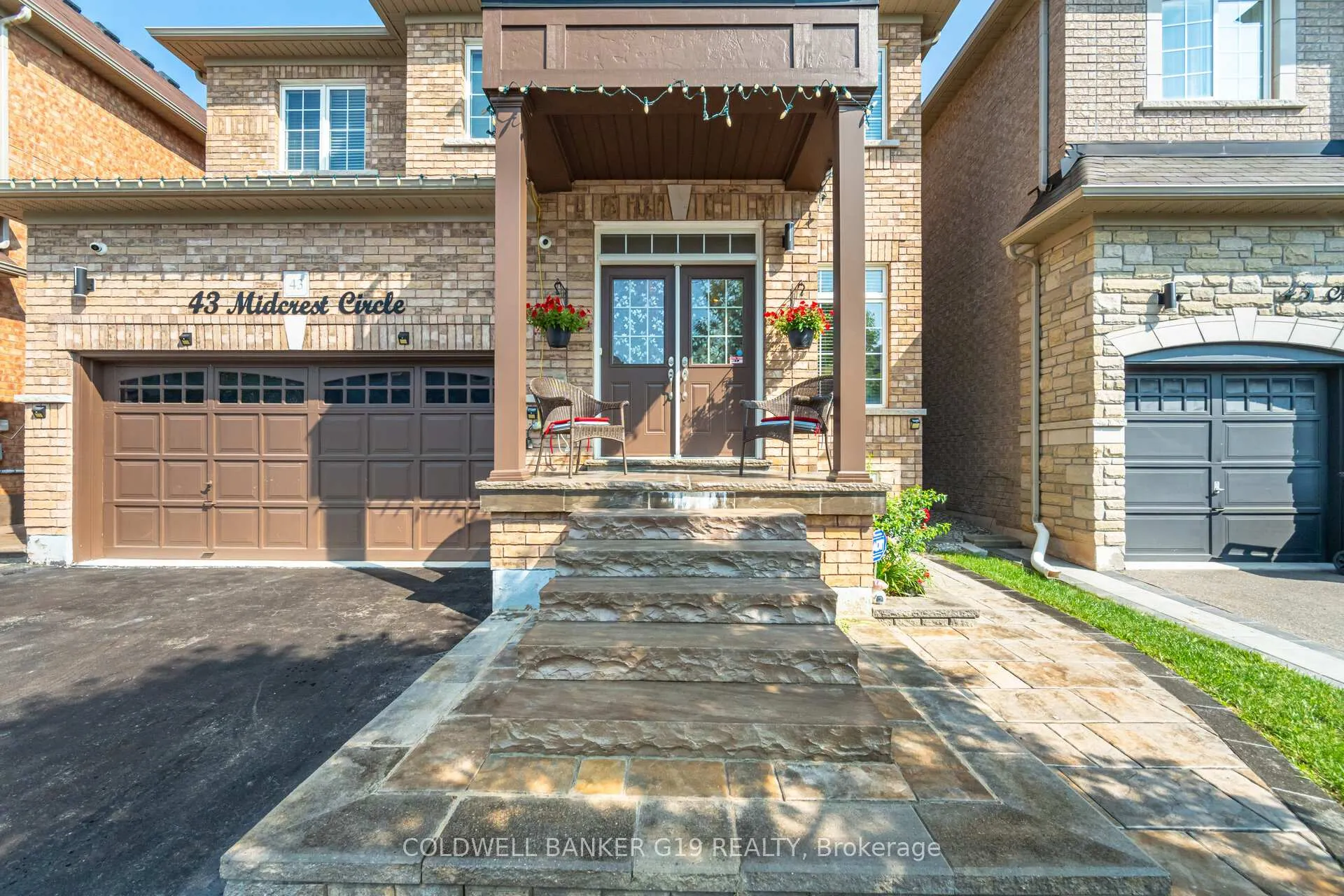 Photo 4 of 43 Midcrest Circle, Brampton, Credit Valley — HOMEH