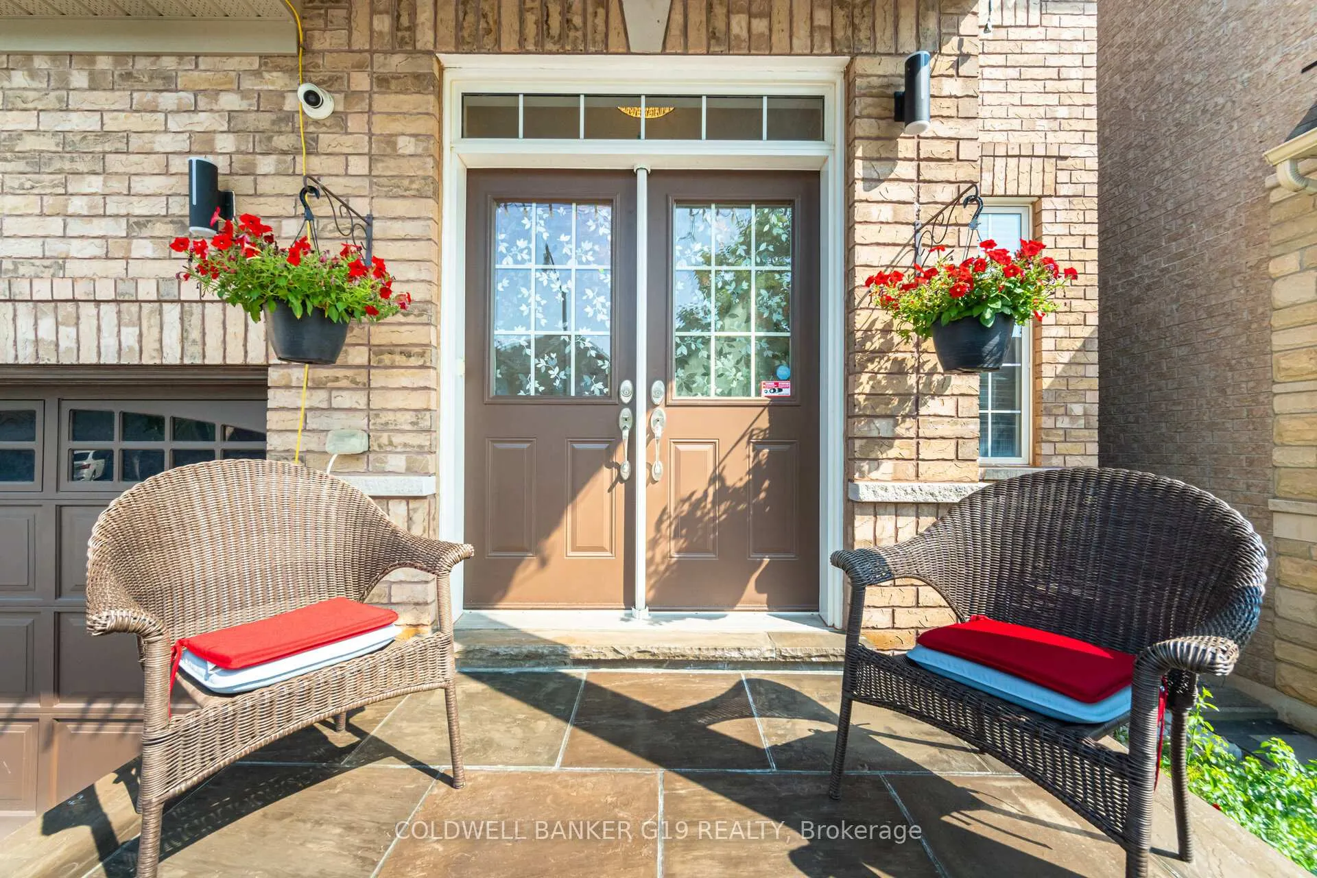 Photo 6 of 43 Midcrest Circle, Brampton, Credit Valley — HOMEH