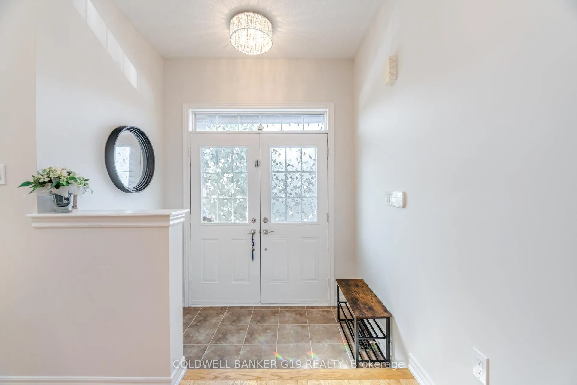 Photo 7 of 43 Midcrest Circle, Brampton, Credit Valley — HOMEH