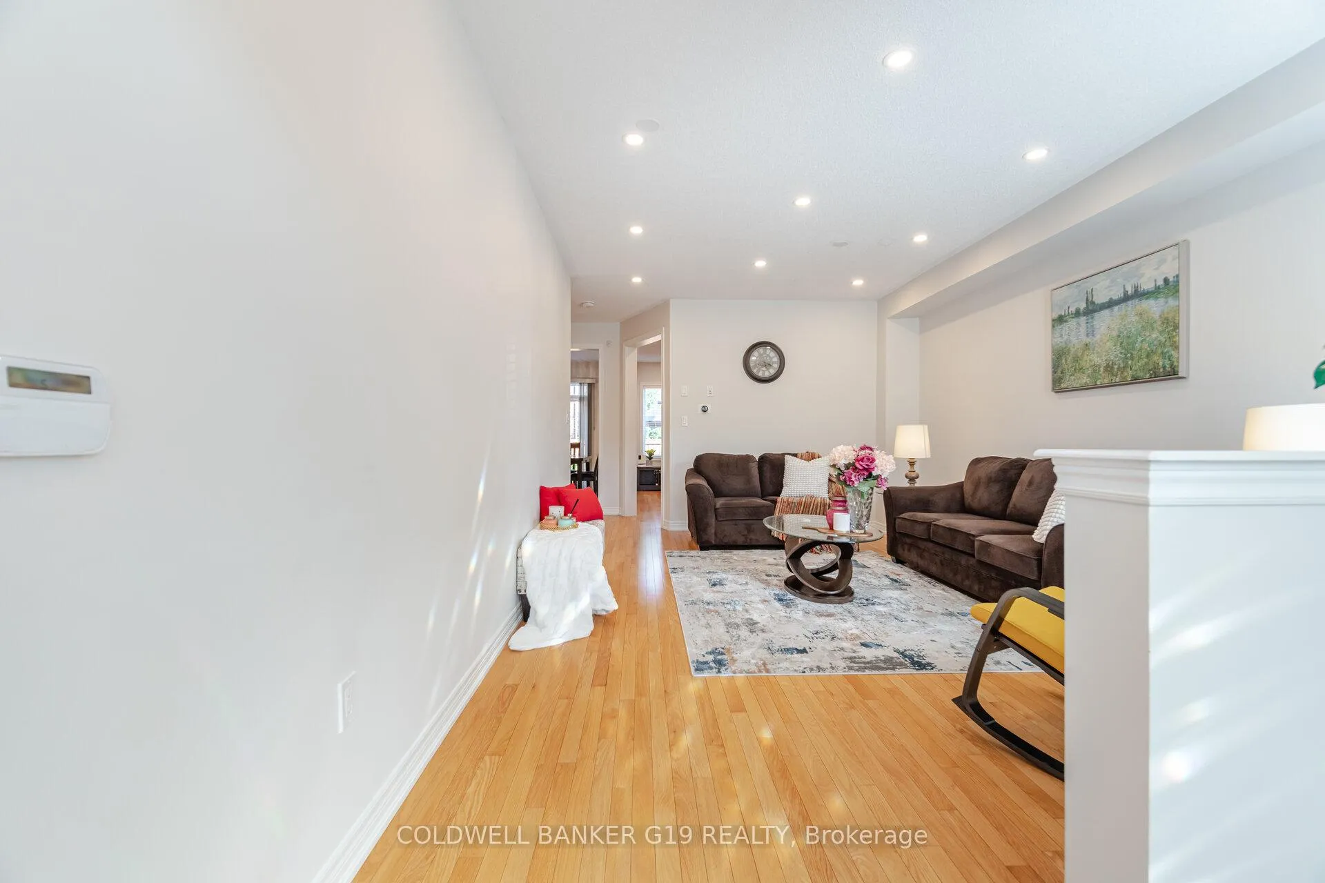 Photo 8 of 43 Midcrest Circle, Brampton, Credit Valley — HOMEH