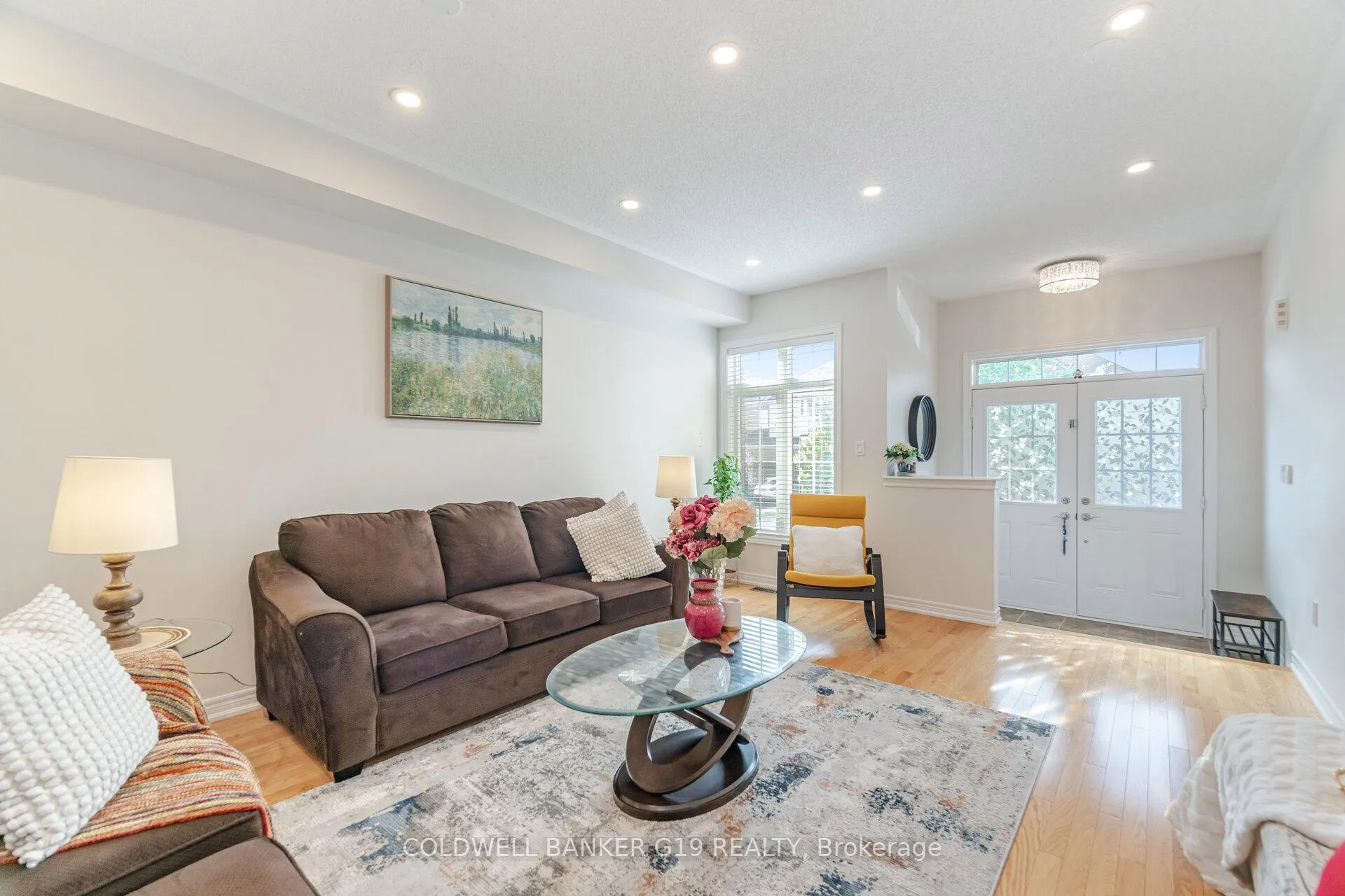 Photo 9 of 43 Midcrest Circle, Brampton, Credit Valley — HOMEH