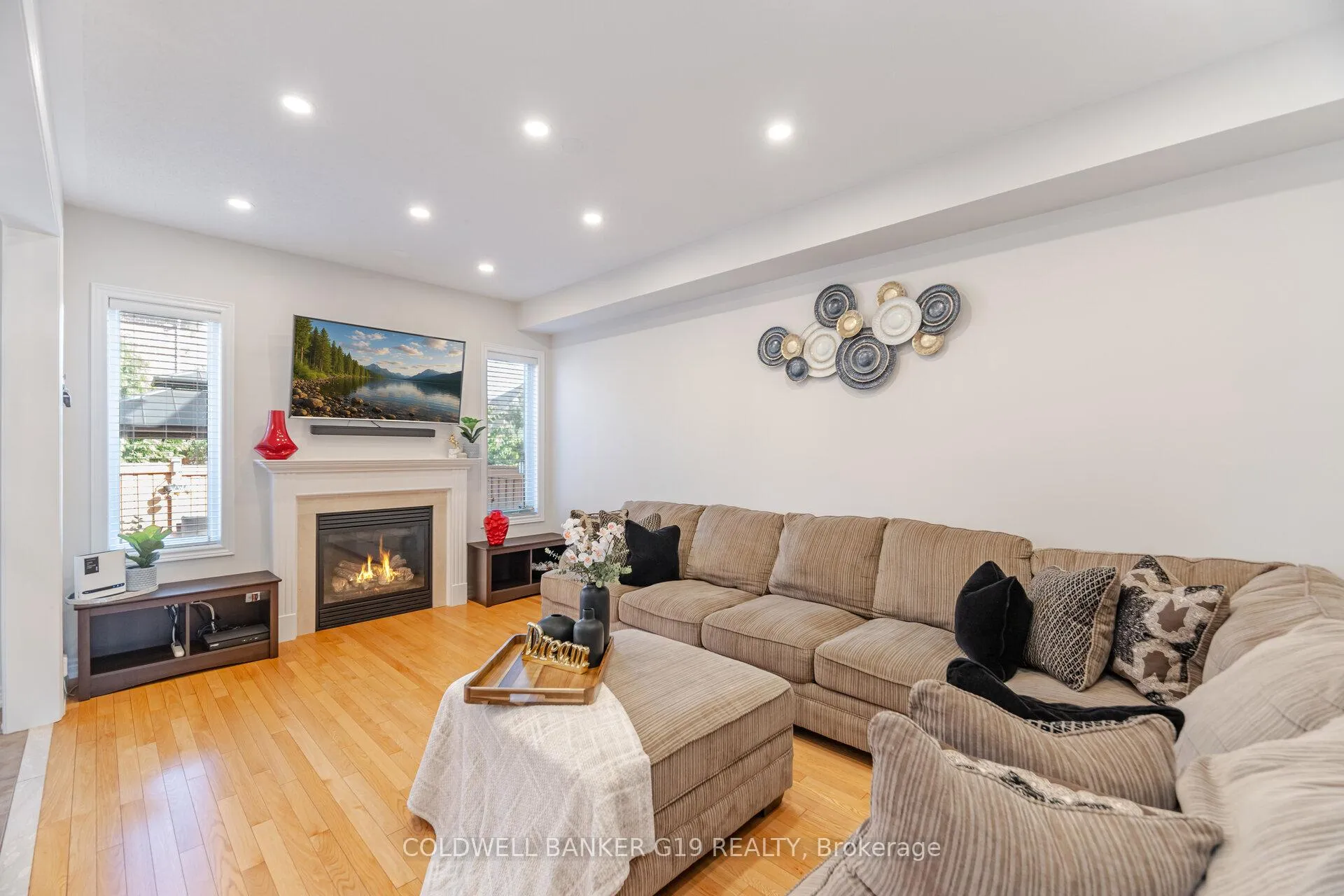 Photo 14 of 43 Midcrest Circle, Brampton, Credit Valley — HOMEH