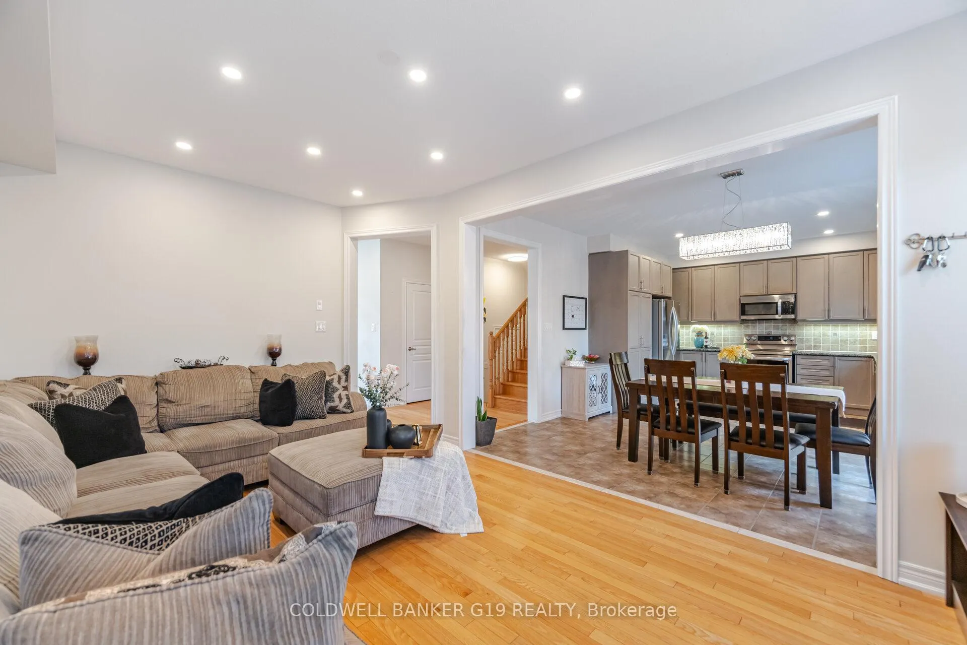 Photo 15 of 43 Midcrest Circle, Brampton, Credit Valley — HOMEH