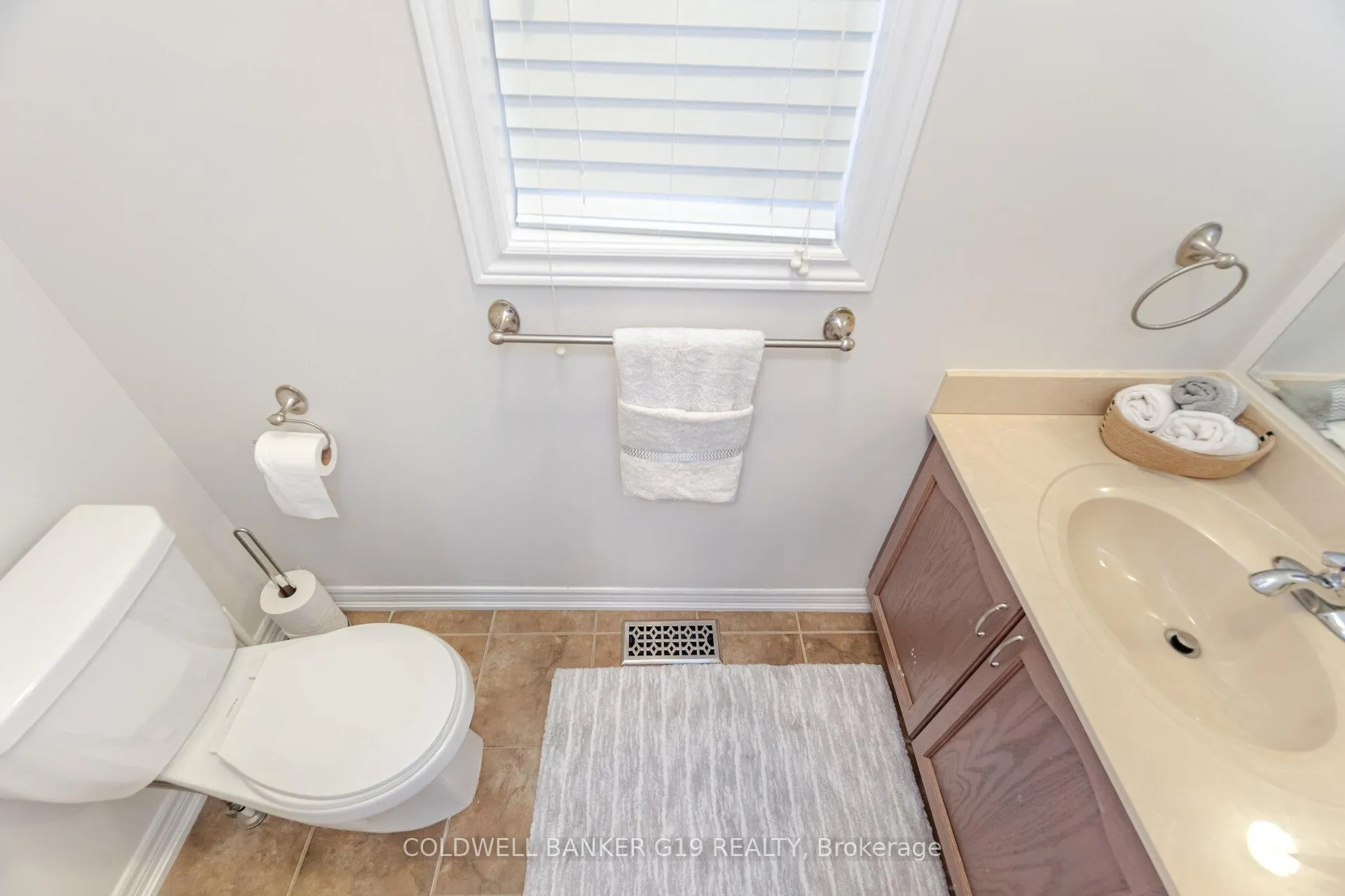 Photo 17 of 43 Midcrest Circle, Brampton, Credit Valley — HOMEH