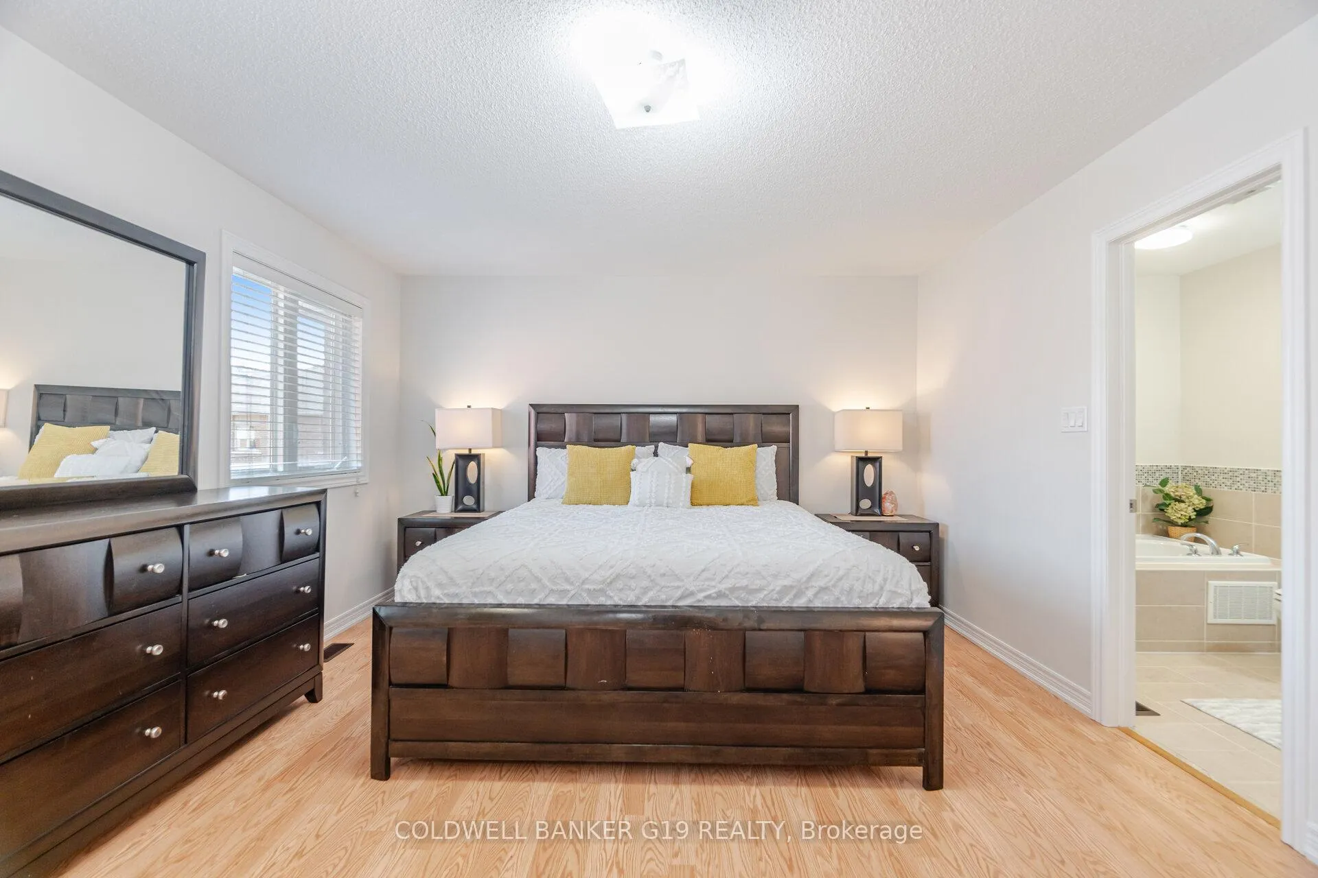 Photo 19 of 43 Midcrest Circle, Brampton, Credit Valley — HOMEH