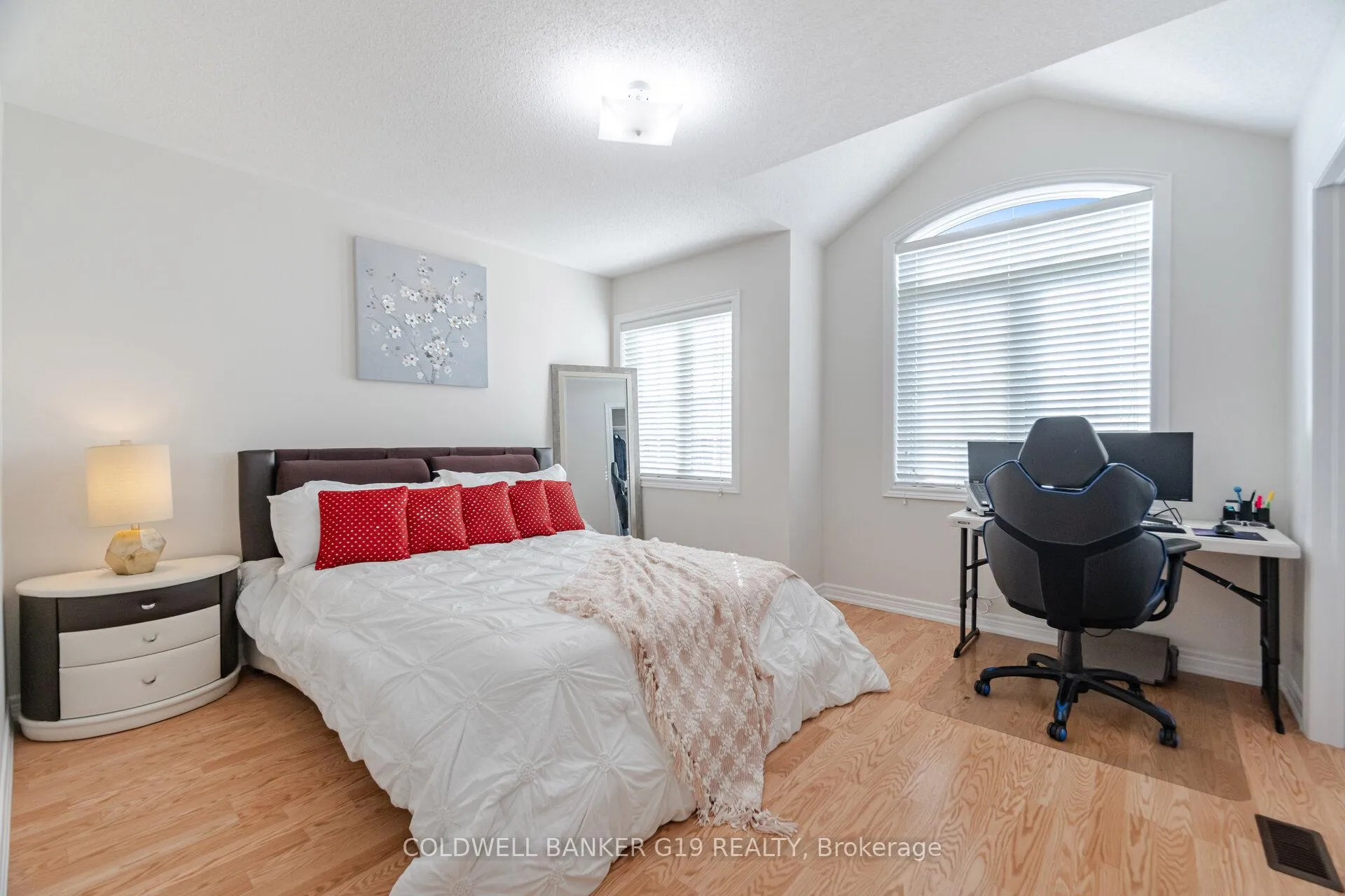 Photo 22 of 43 Midcrest Circle, Brampton, Credit Valley — HOMEH