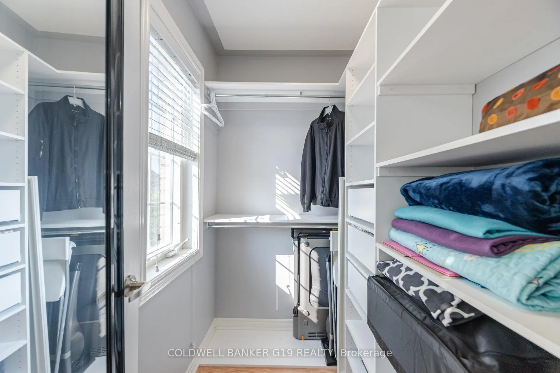 Photo 24 of 43 Midcrest Circle, Brampton, Credit Valley — HOMEH