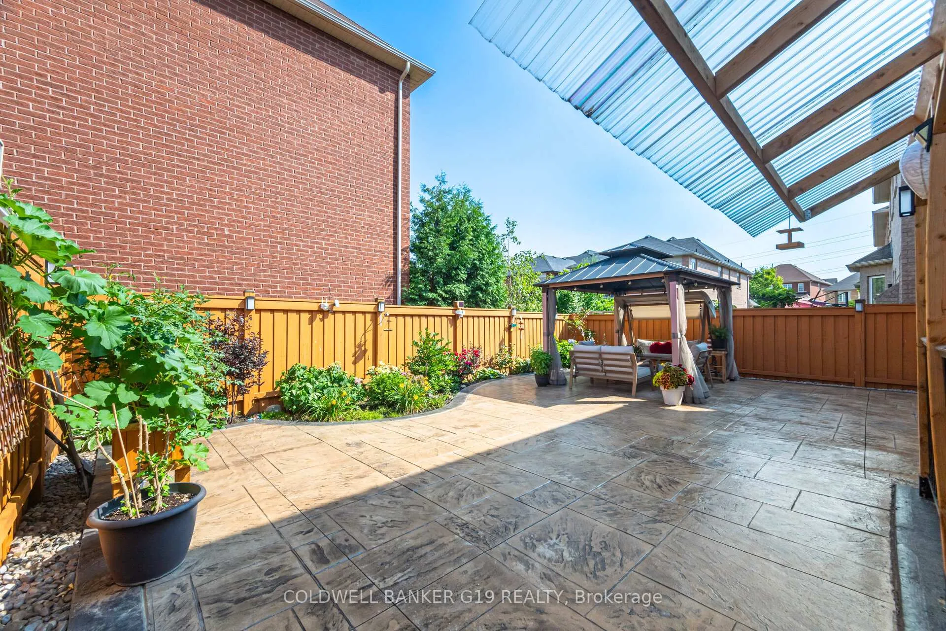 Photo 29 of 43 Midcrest Circle, Brampton, Credit Valley — HOMEH
