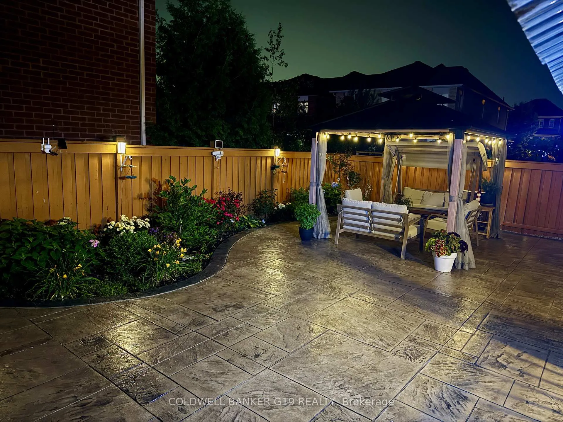 Photo 30 of 43 Midcrest Circle, Brampton, Credit Valley — HOMEH