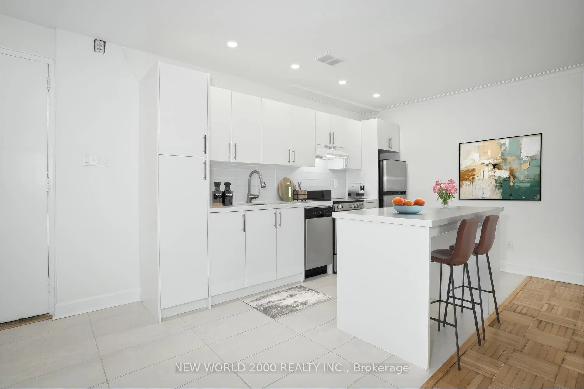 Photo 3 of Unit 102, 49 Glen Elm Avenue, Toronto, Rosedale-Moore Park — HOMEH