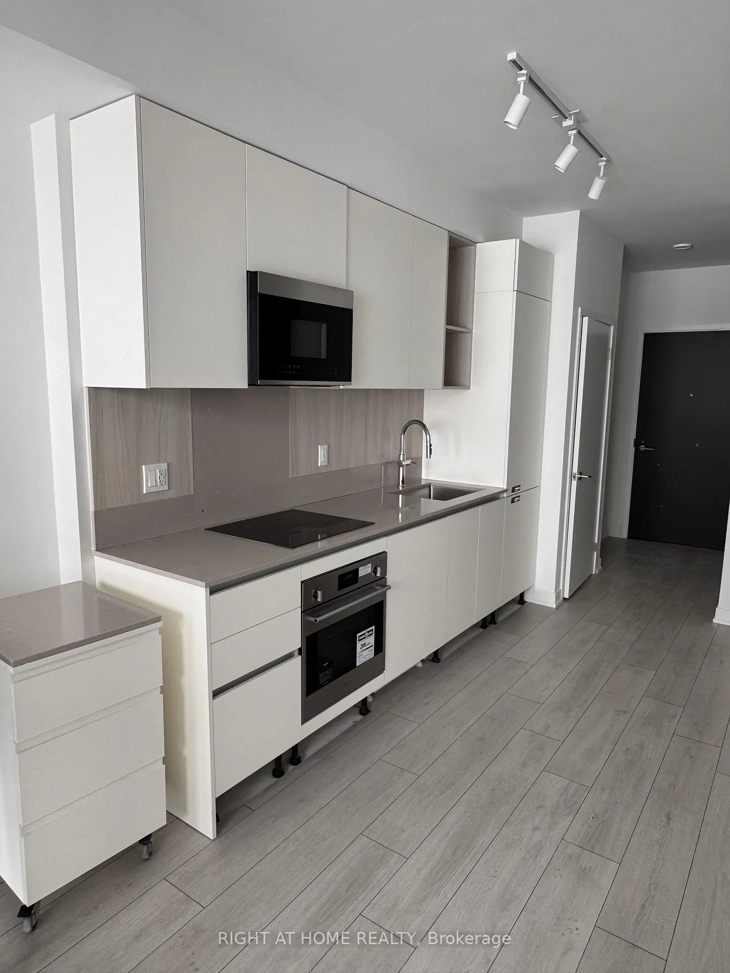 Photo 4 of Unit 1709, 39 Mary Street, Barrie, City Centre — HOMEH