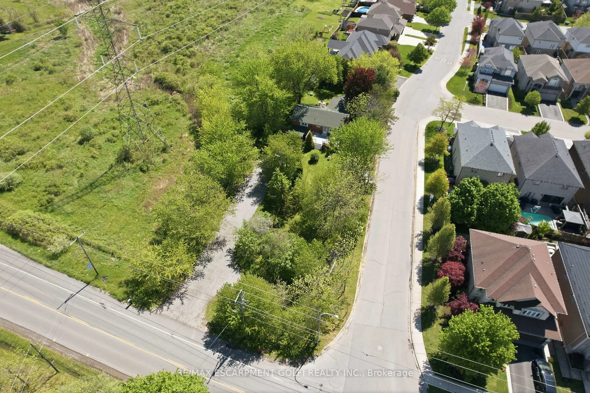 Photo 2 of 227 Glancaster Road, Hamilton, Villages of Glancaster — HOMEH