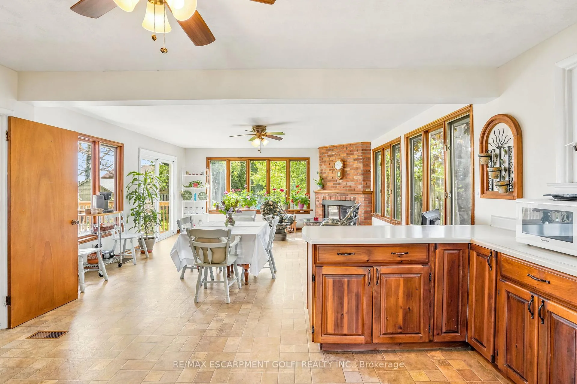 Photo 10 of 227 Glancaster Road, Hamilton, Villages of Glancaster — HOMEH