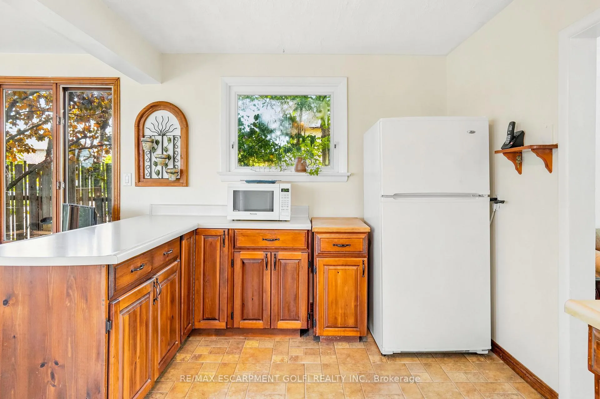 Photo 12 of 227 Glancaster Road, Hamilton, Villages of Glancaster — HOMEH