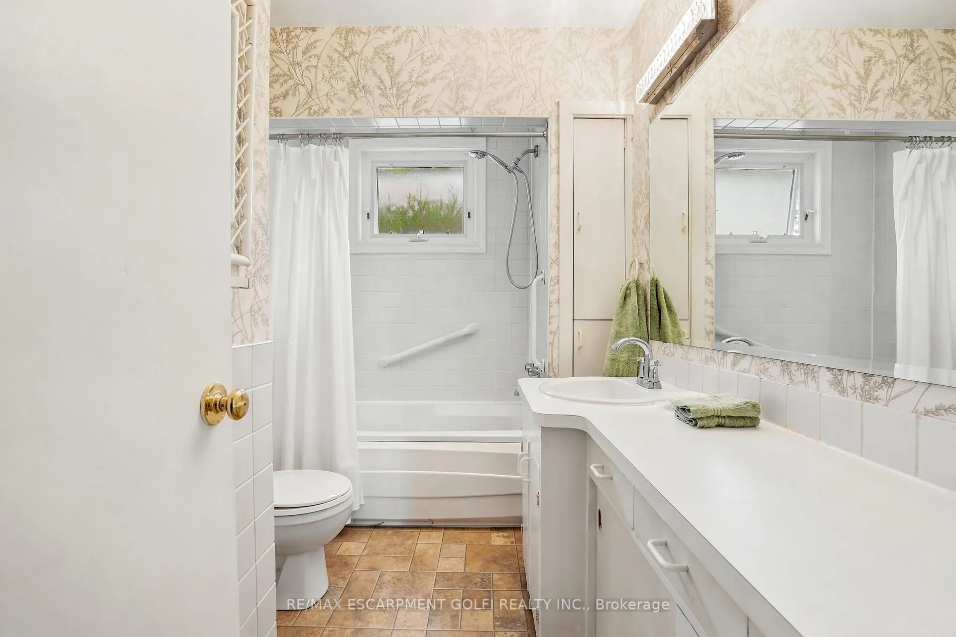 Photo 19 of 227 Glancaster Road, Hamilton, Villages of Glancaster — HOMEH
