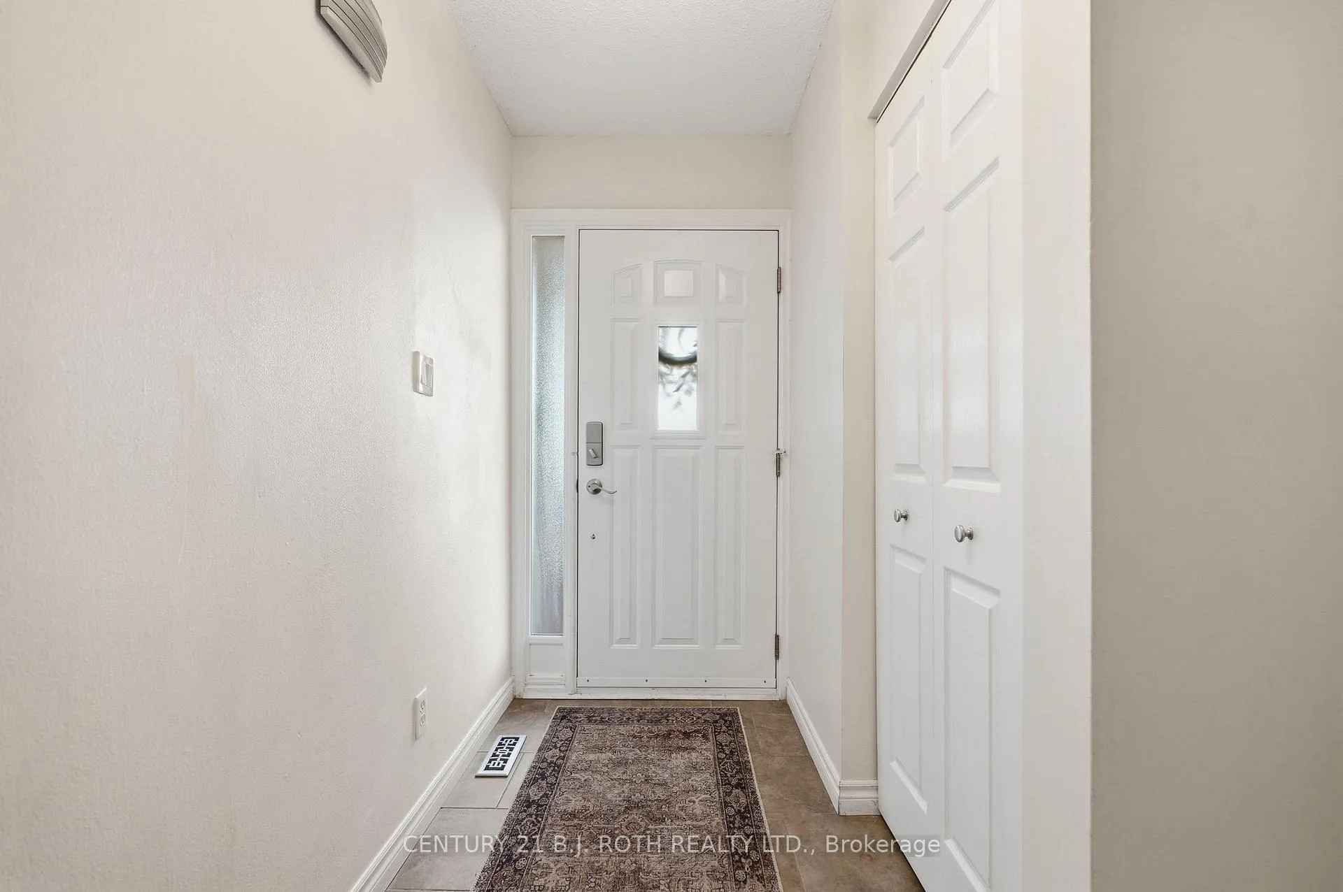 Photo 4 of Unit 7, 237 Steel Street, Barrie, Codrington — HOMEH