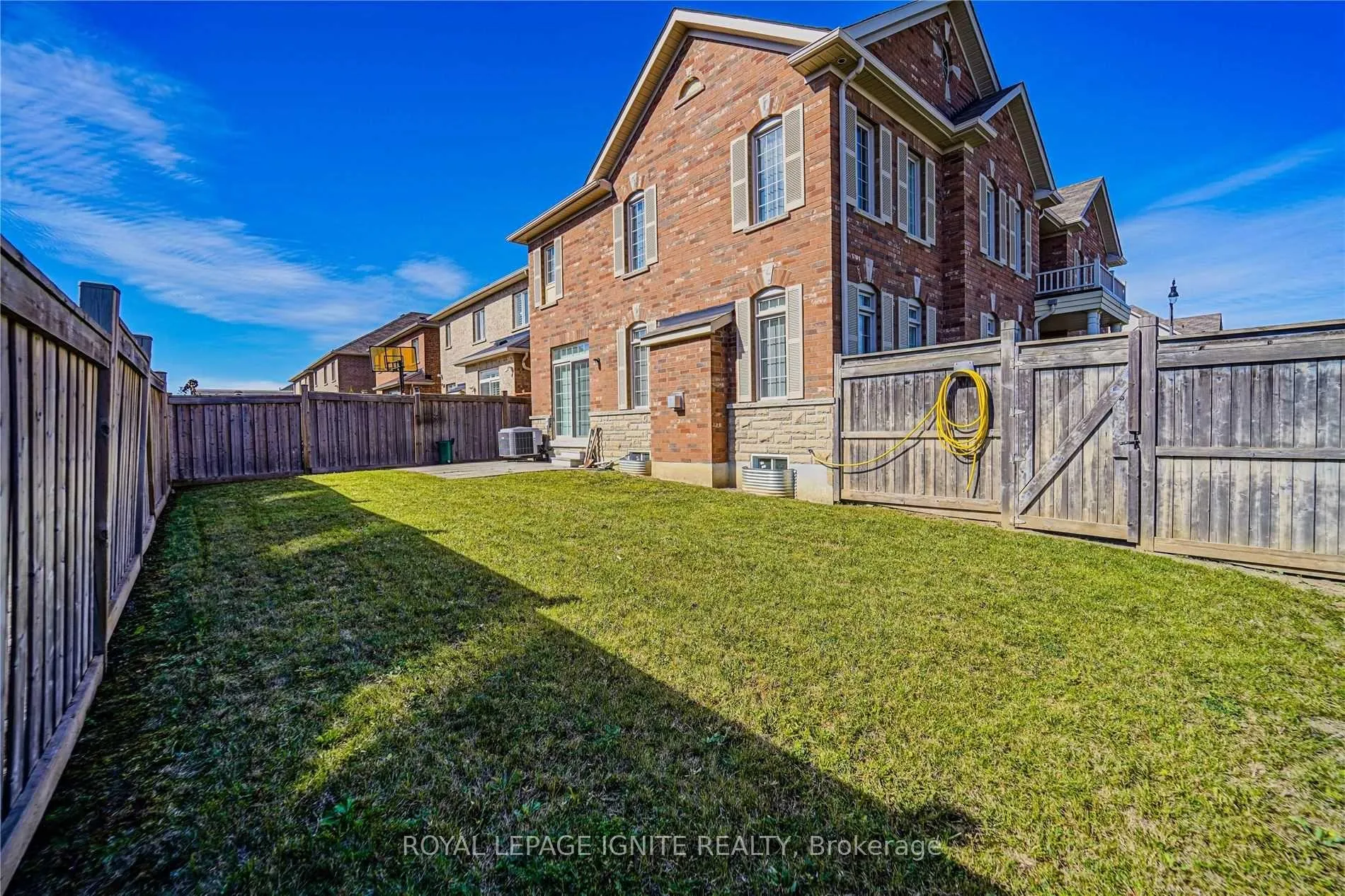 Photo 5 of Unit Upper, 26 Ironshield Drive, Brampton, Bram East — HOMEH