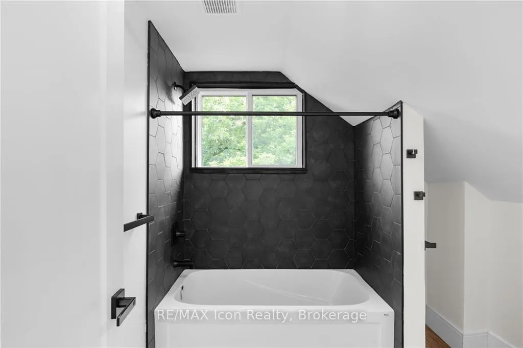 Photo 21 of 71 Taylor Road, Bracebridge, Macaulay — HOMEH
