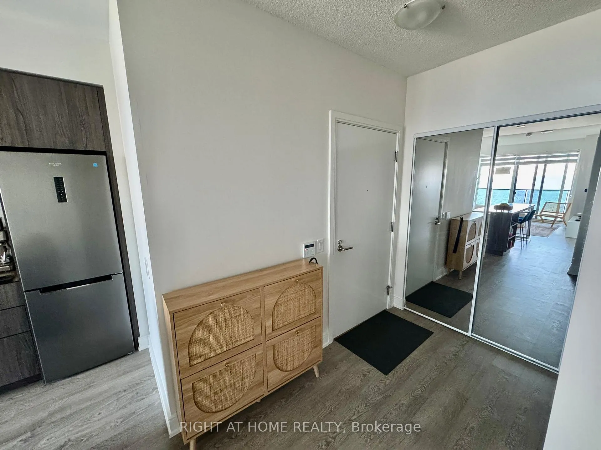 Photo 2 of Unit 1906, 70 Annie Craig Drive, Toronto, Niagara — HOMEH