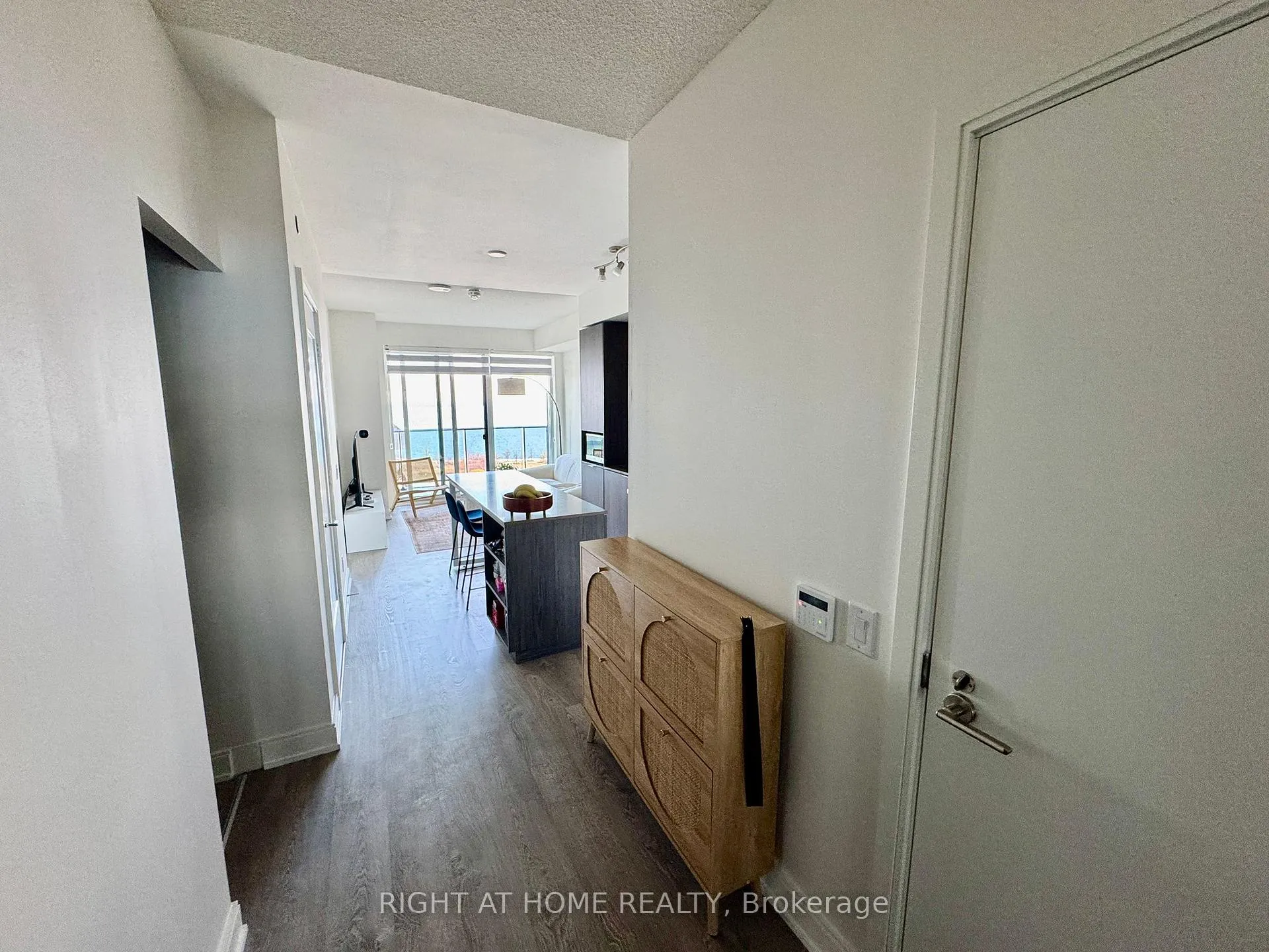 Photo 3 of Unit 1906, 70 Annie Craig Drive, Toronto, Niagara — HOMEH