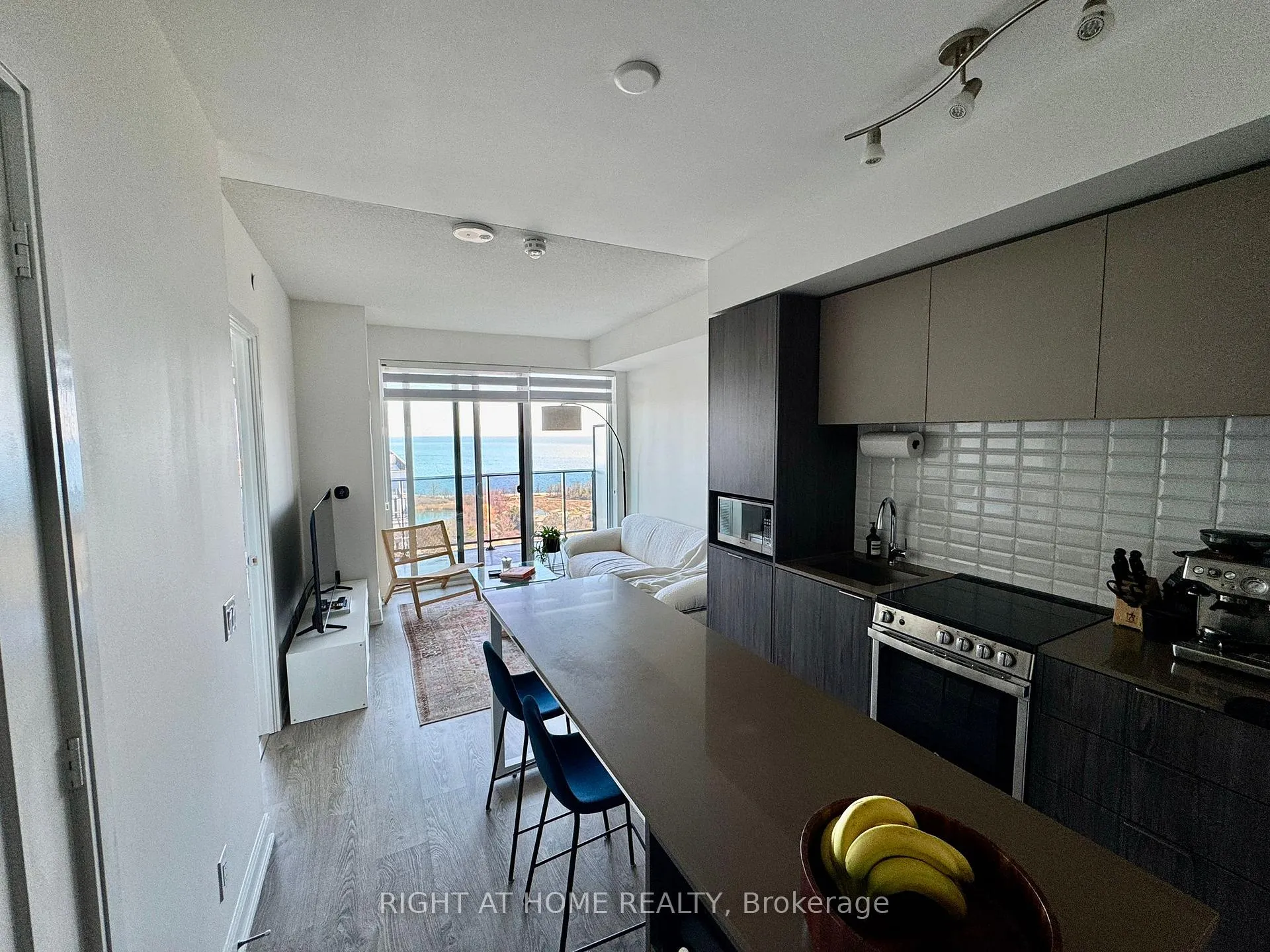 Photo 4 of Unit 1906, 70 Annie Craig Drive, Toronto, Niagara — HOMEH