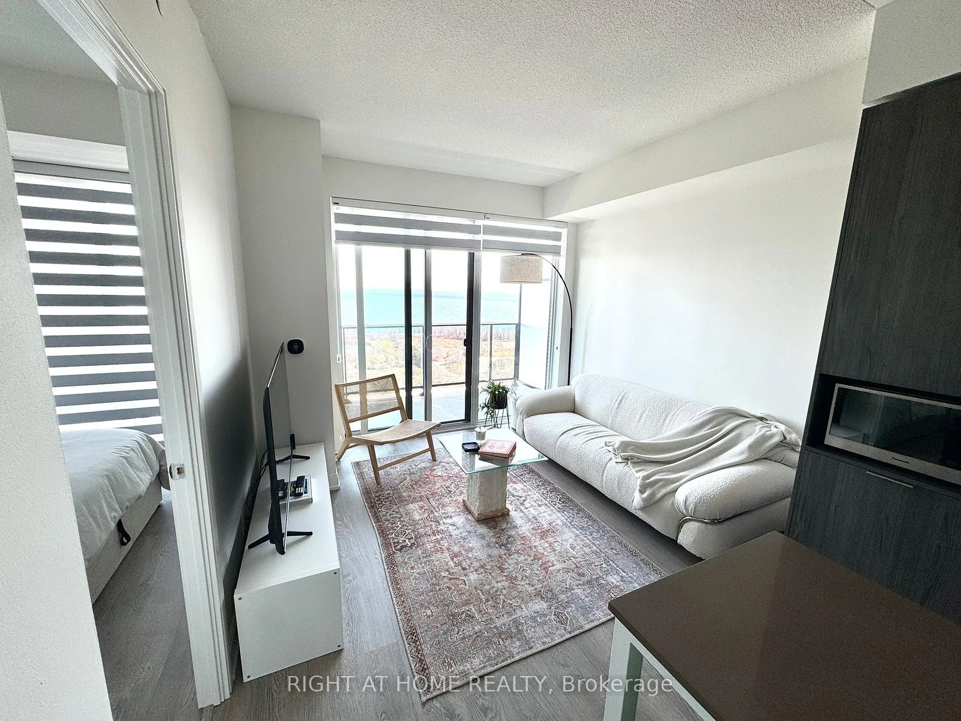 Photo 5 of Unit 1906, 70 Annie Craig Drive, Toronto, Niagara — HOMEH