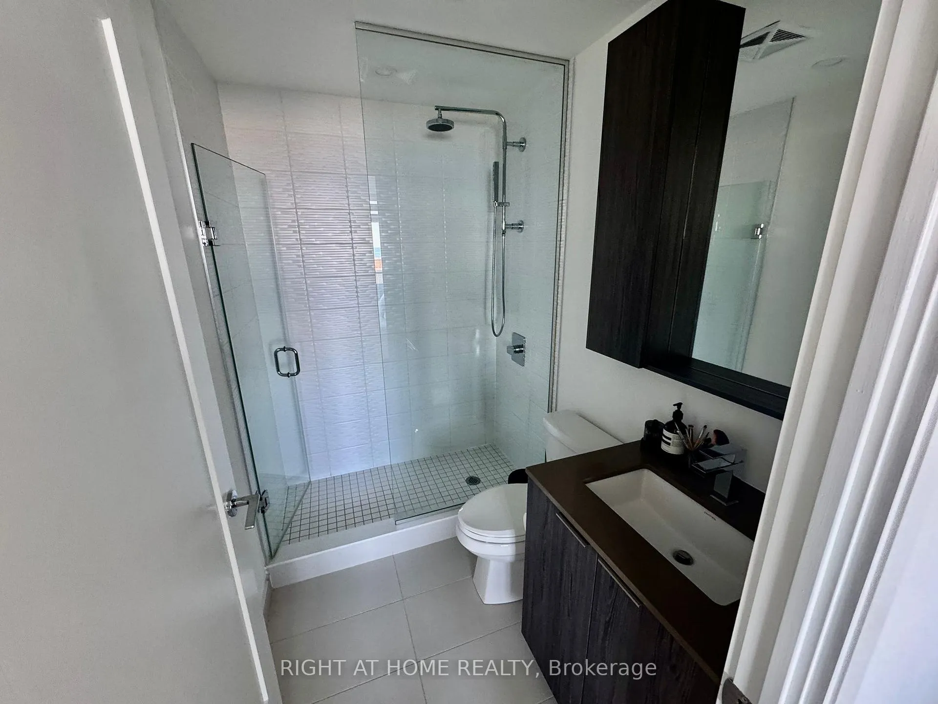 Photo 8 of Unit 1906, 70 Annie Craig Drive, Toronto, Niagara — HOMEH