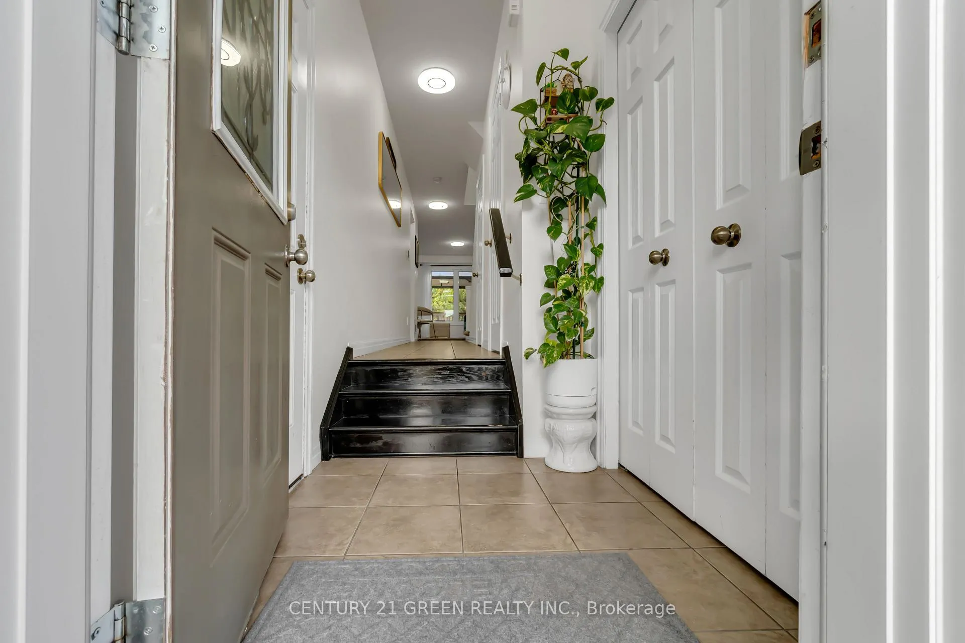 Photo 3 of 54 Rockcliffe Drive, Kitchener, Huron Park — HOMEH