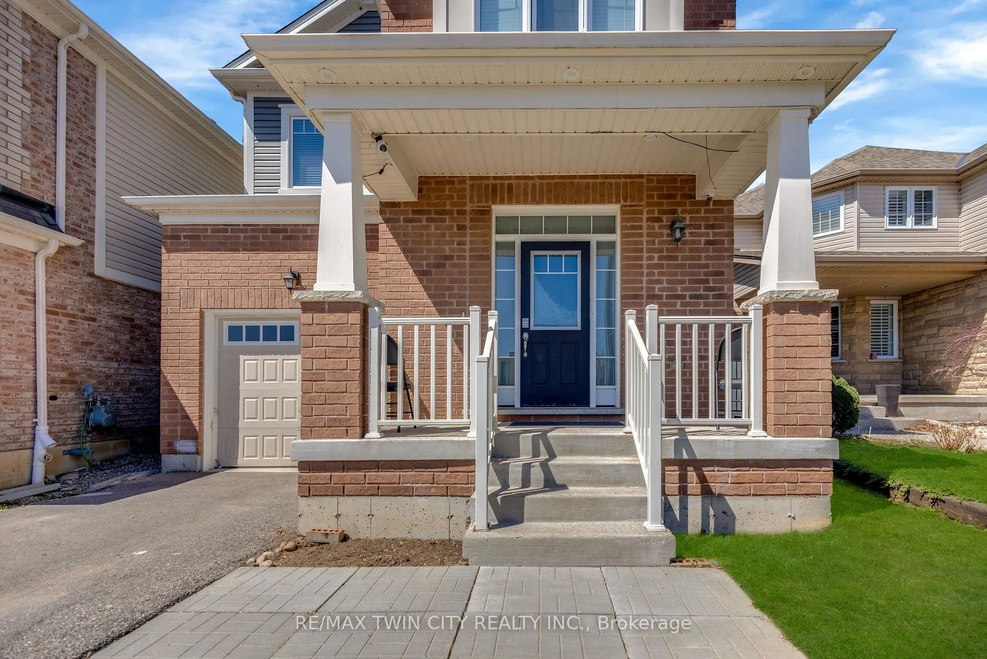 Photo 2 of 661 Doon South Drive, Kitchener — HOMEH