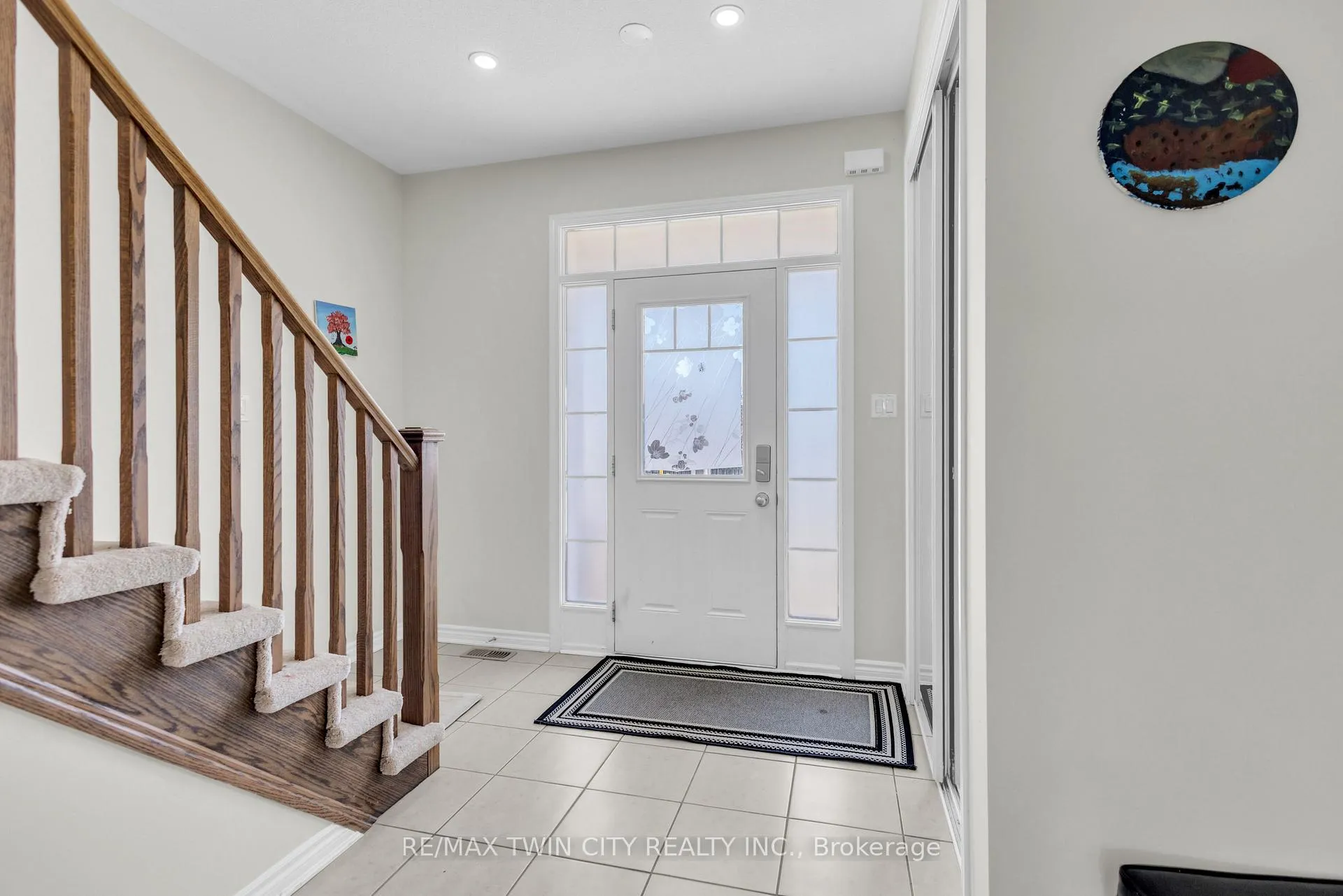 Photo 3 of 661 Doon South Drive, Kitchener — HOMEH