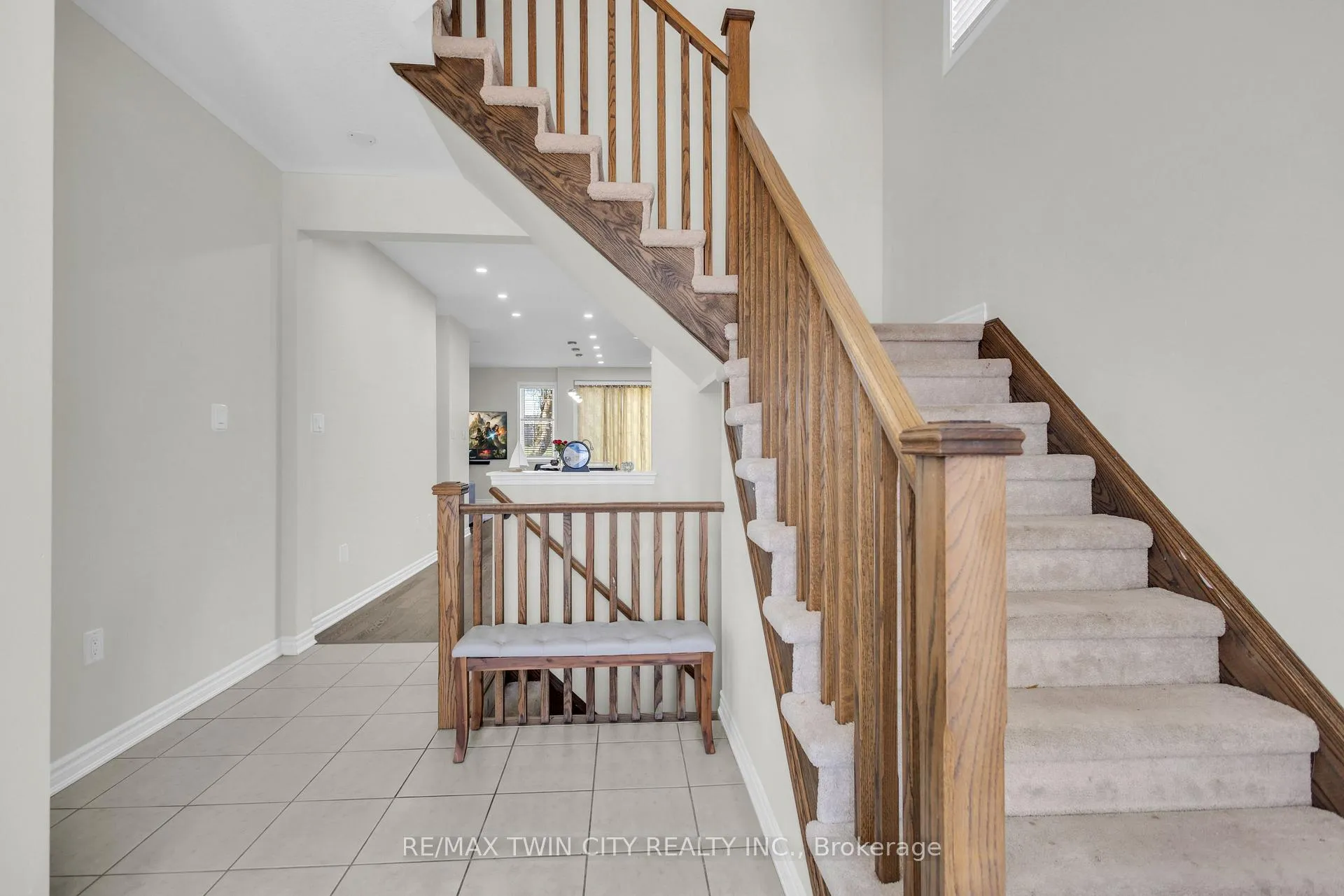 Photo 4 of 661 Doon South Drive, Kitchener — HOMEH