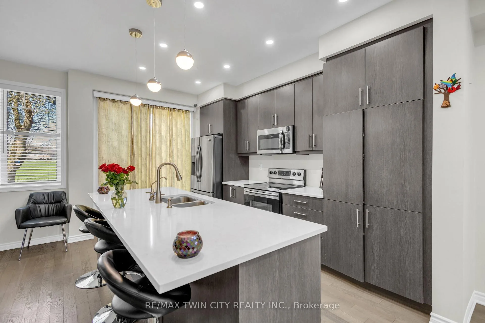 Photo 7 of 661 Doon South Drive, Kitchener — HOMEH