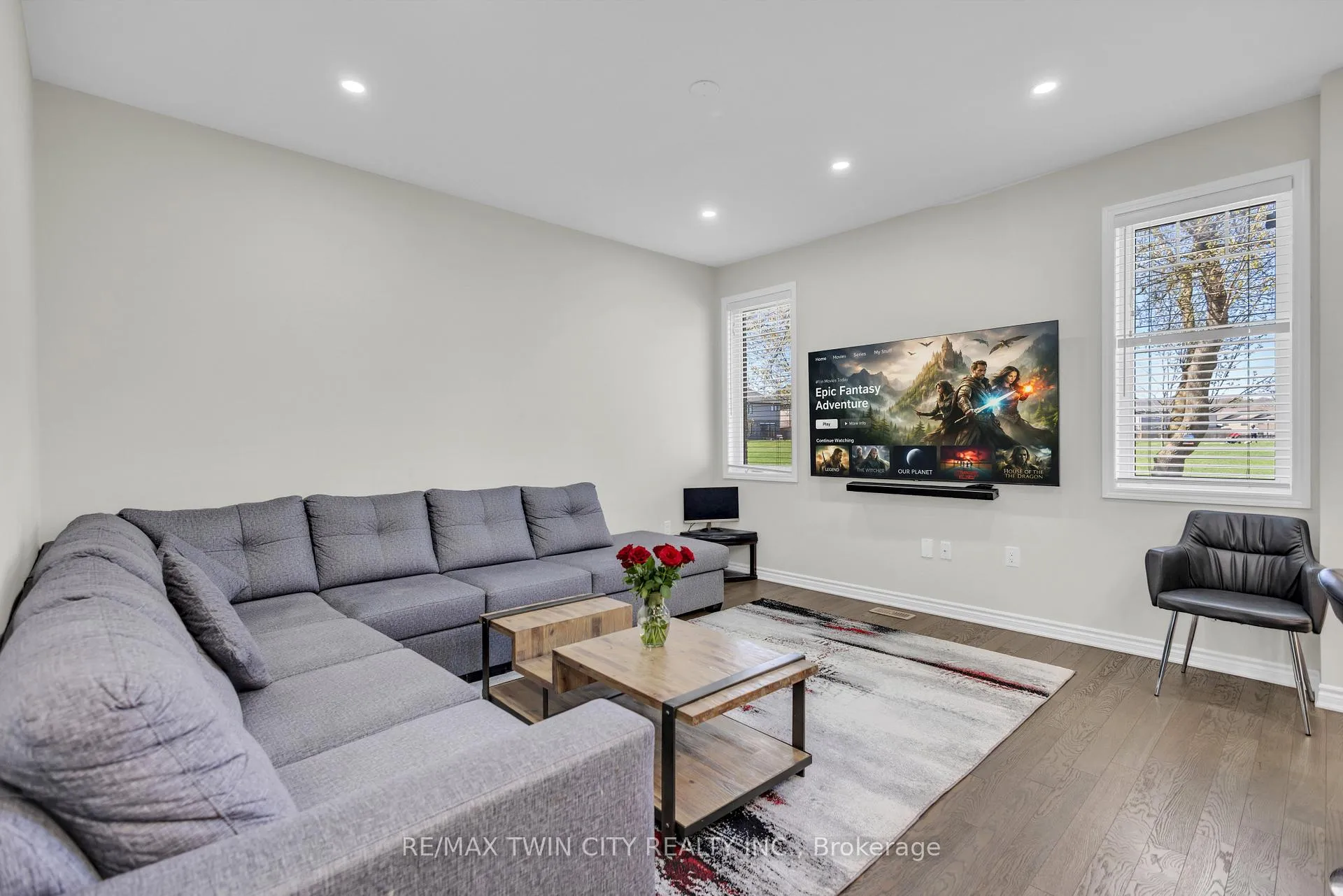 Photo 10 of 661 Doon South Drive, Kitchener — HOMEH
