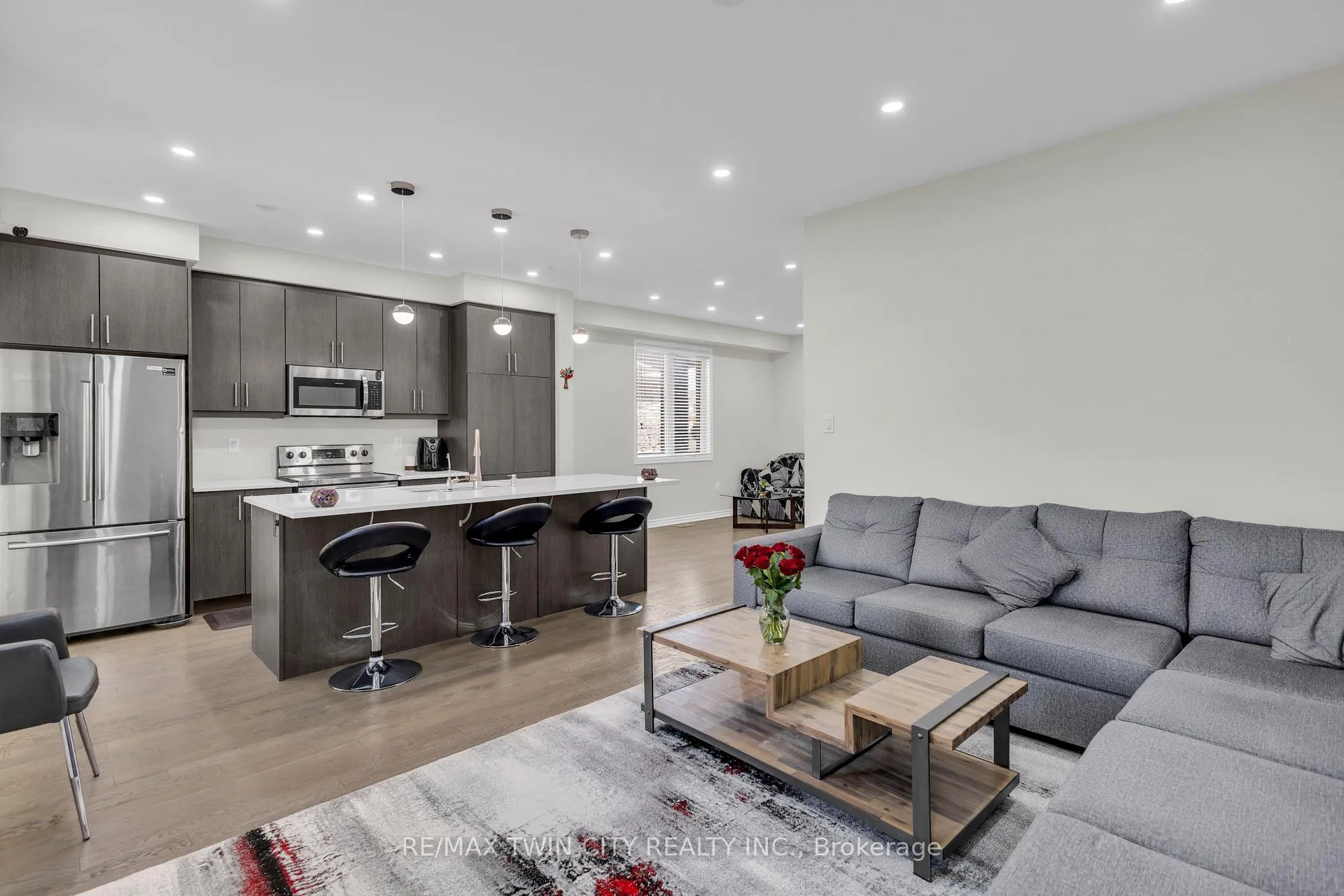 Photo 11 of 661 Doon South Drive, Kitchener — HOMEH
