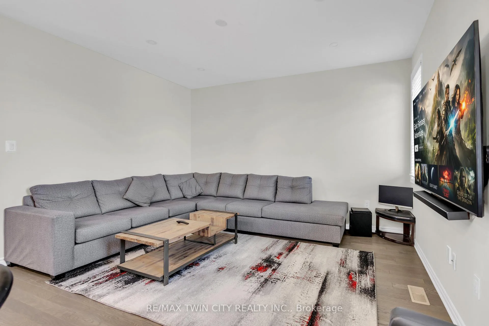 Photo 12 of 661 Doon South Drive, Kitchener — HOMEH