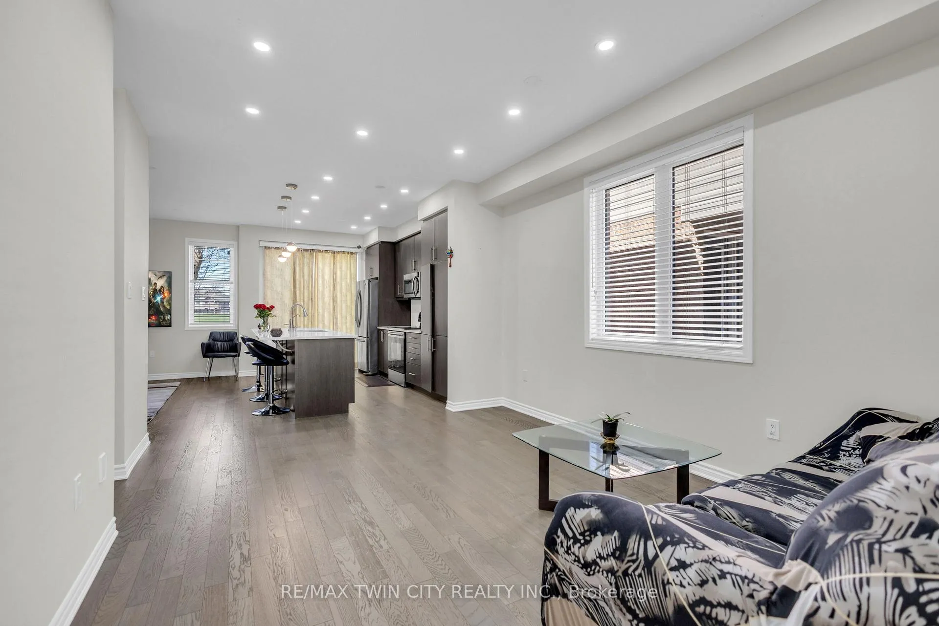 Photo 15 of 661 Doon South Drive, Kitchener — HOMEH