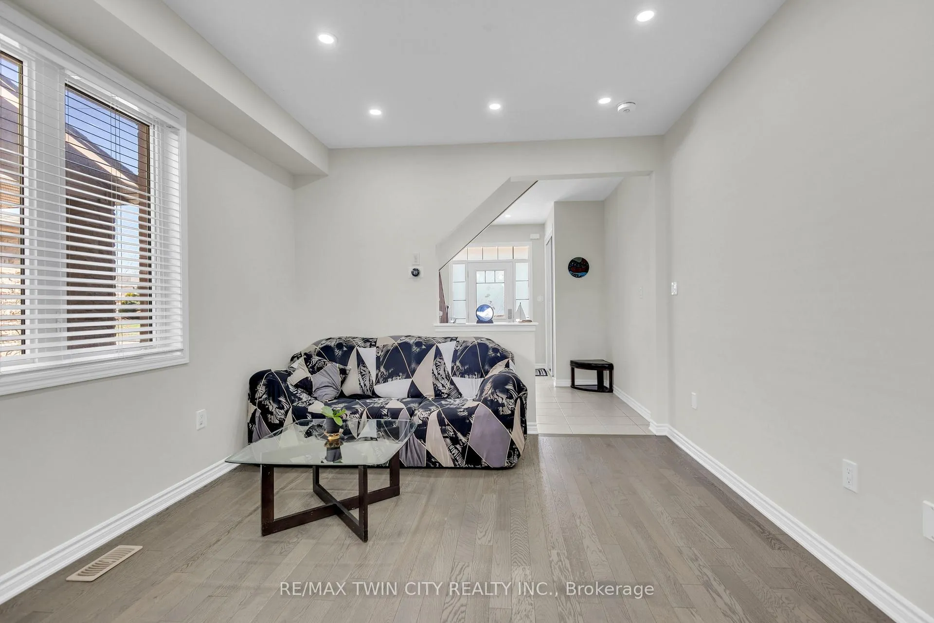 Photo 16 of 661 Doon South Drive, Kitchener — HOMEH