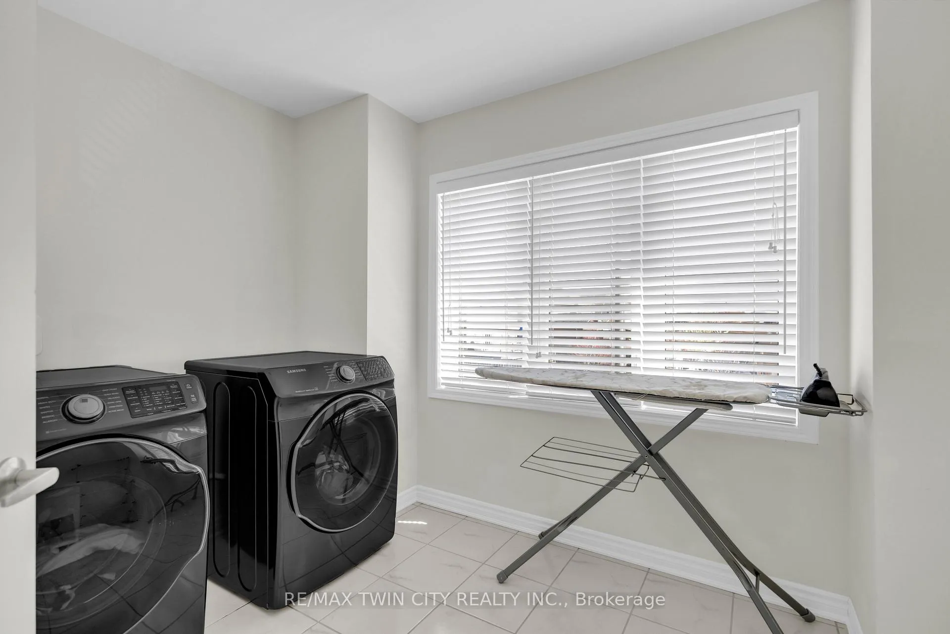 Photo 19 of 661 Doon South Drive, Kitchener — HOMEH