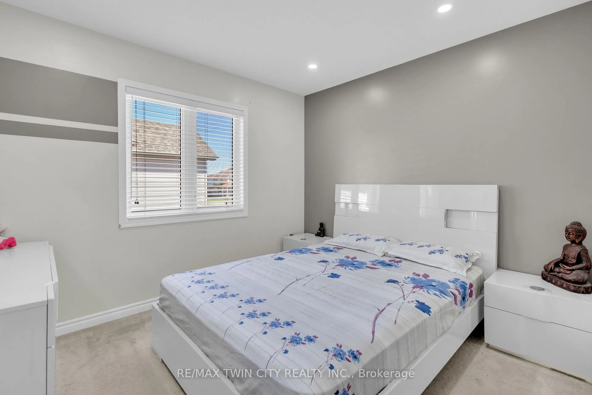 Photo 23 of 661 Doon South Drive, Kitchener — HOMEH