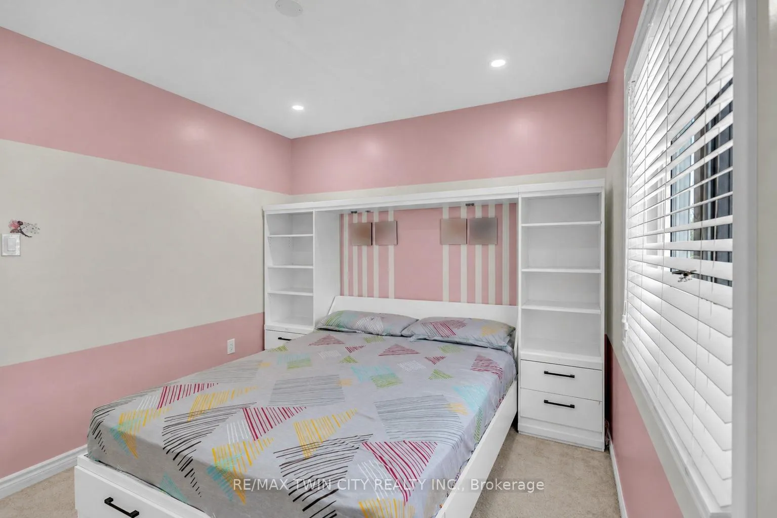 Photo 28 of 661 Doon South Drive, Kitchener — HOMEH