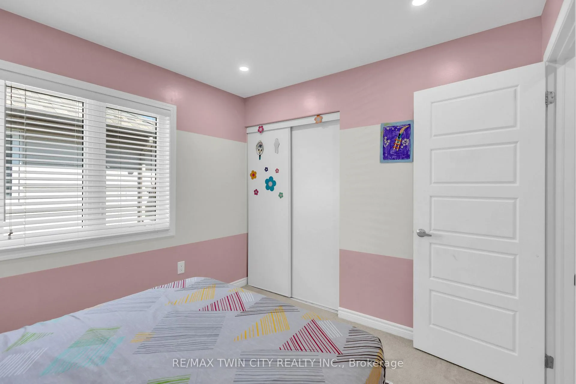 Photo 30 of 661 Doon South Drive, Kitchener — HOMEH